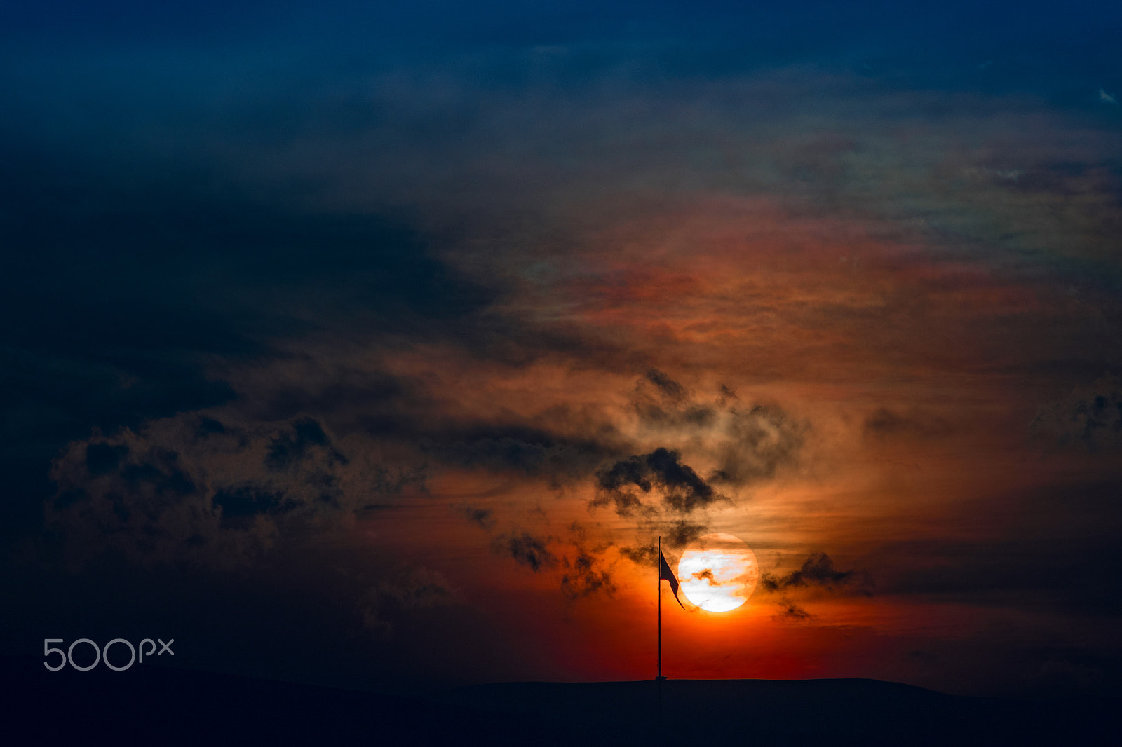 Olympus PEN-F sample photo. The flag and the sun photography