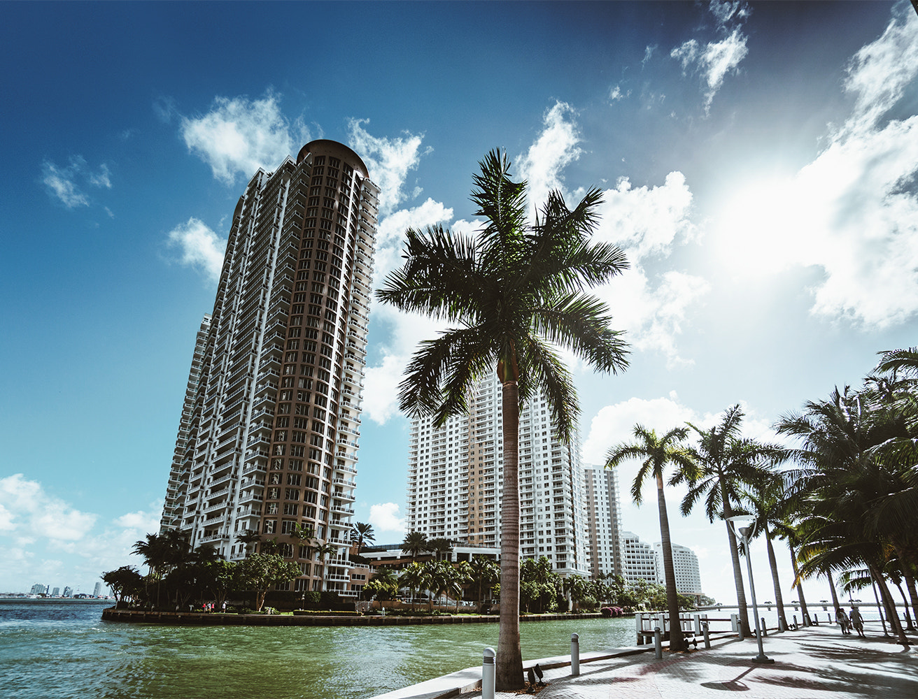 Sony a6300 + Sony E 10-18mm F4 OSS sample photo. Brickell key in miami photography