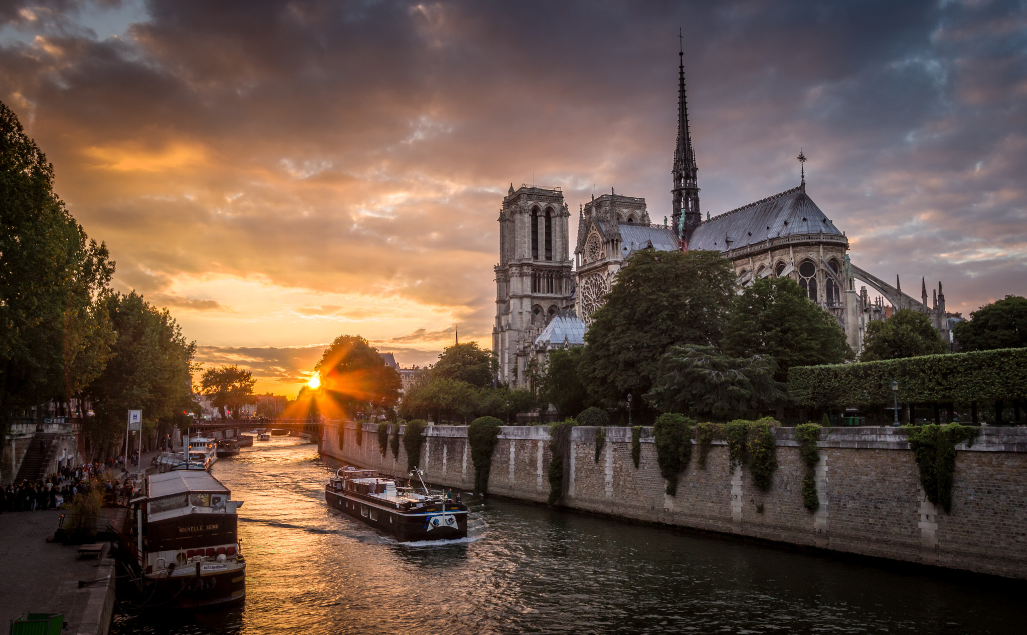 Canon EF-S 10-22mm F3.5-4.5 USM sample photo. Notre dame and the seine photography