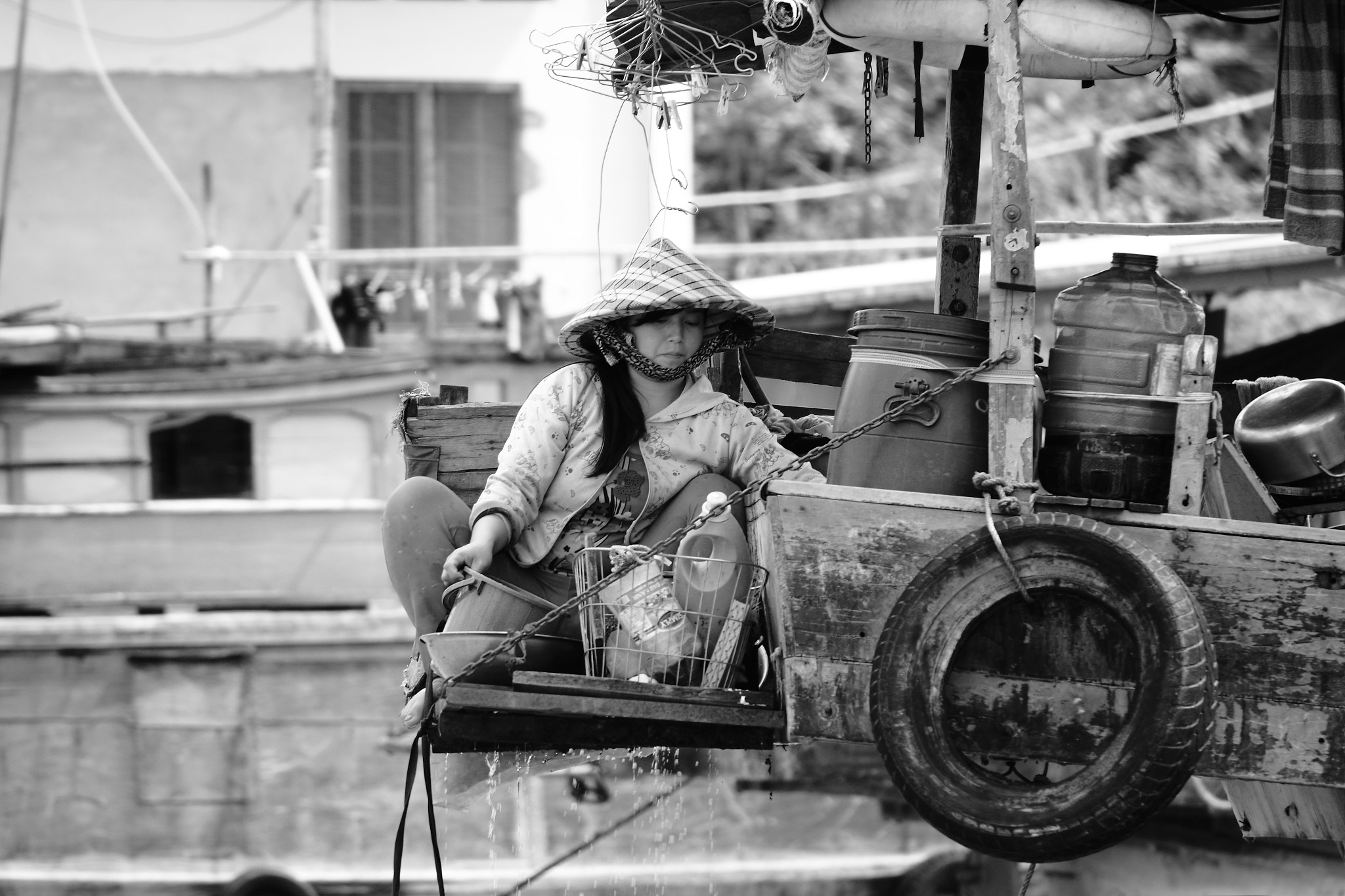 Canon EOS 60D + Tamron SP 70-300mm F4-5.6 Di VC USD sample photo. Floating market photography