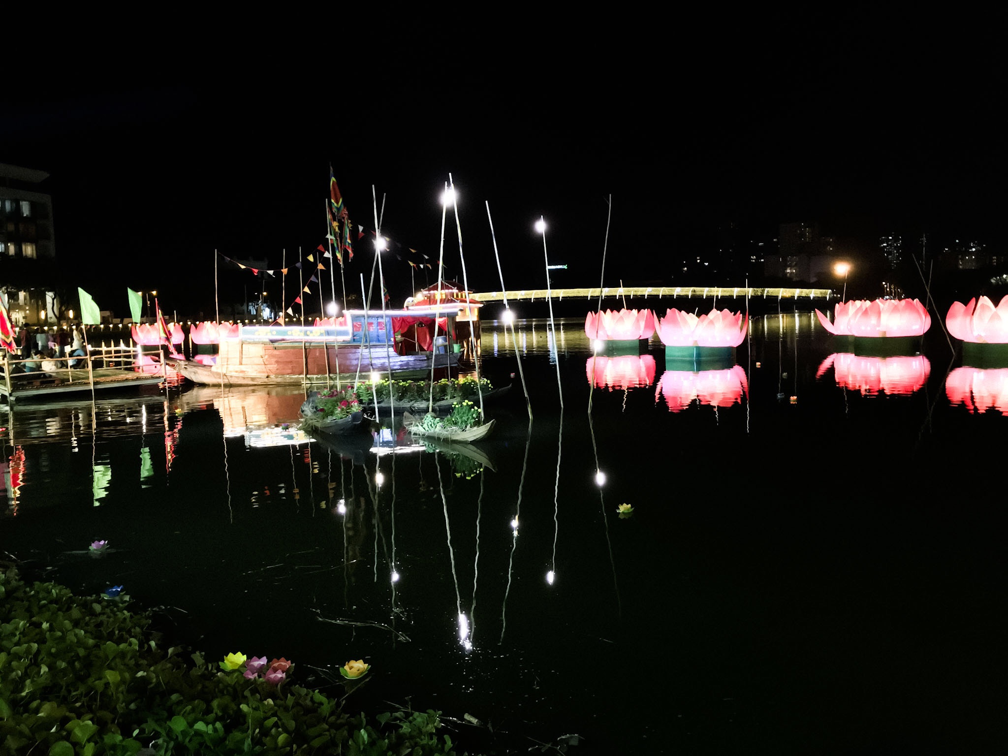 iPad Pro back camera 4.15mm f/2.2 sample photo. Tết in vietnam photography