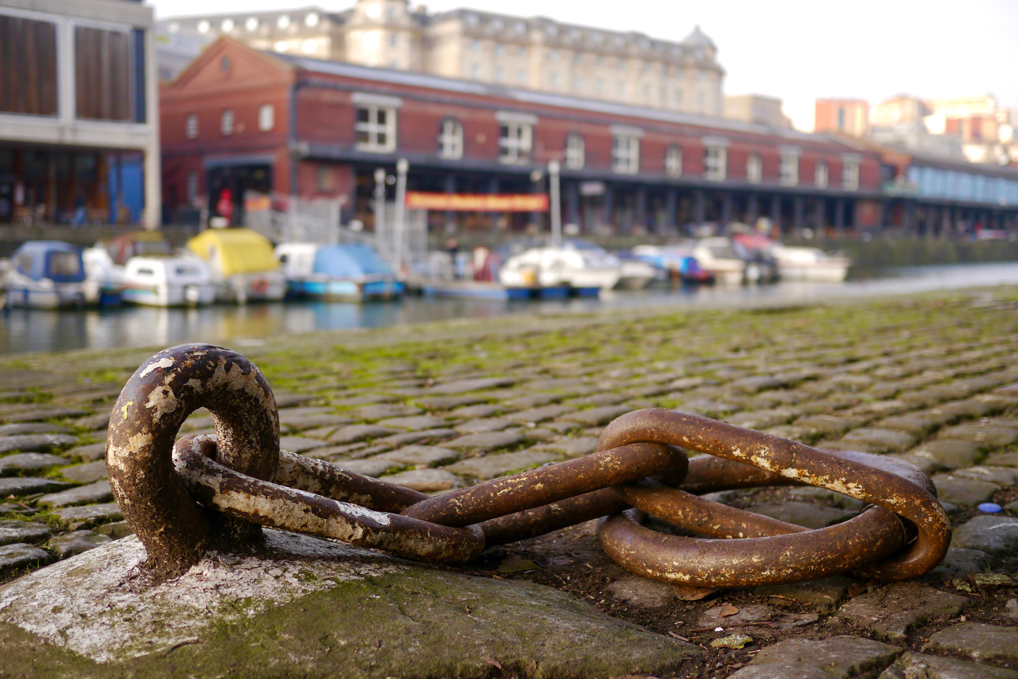 Panasonic Lumix DMC-GX1 + LUMIX G 20/F1.7 II sample photo. Chain by the docks photography