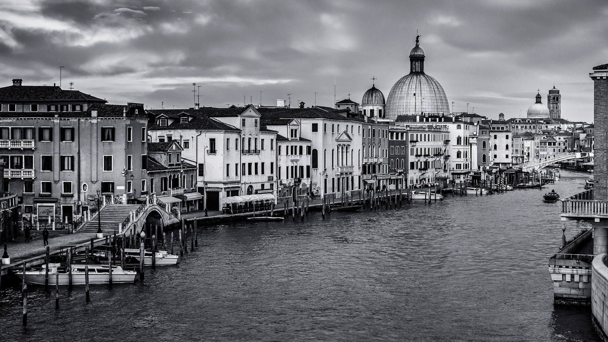 Olympus M.ZUIKO DIGITAL ED 12-40mm 1:2.8 sample photo. Venice iii photography