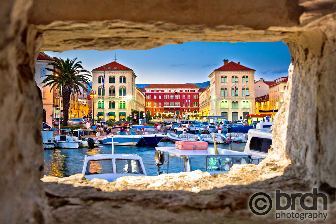Canon EF-S 10-22mm F3.5-4.5 USM sample photo. Prokurative square in split through stone window photography