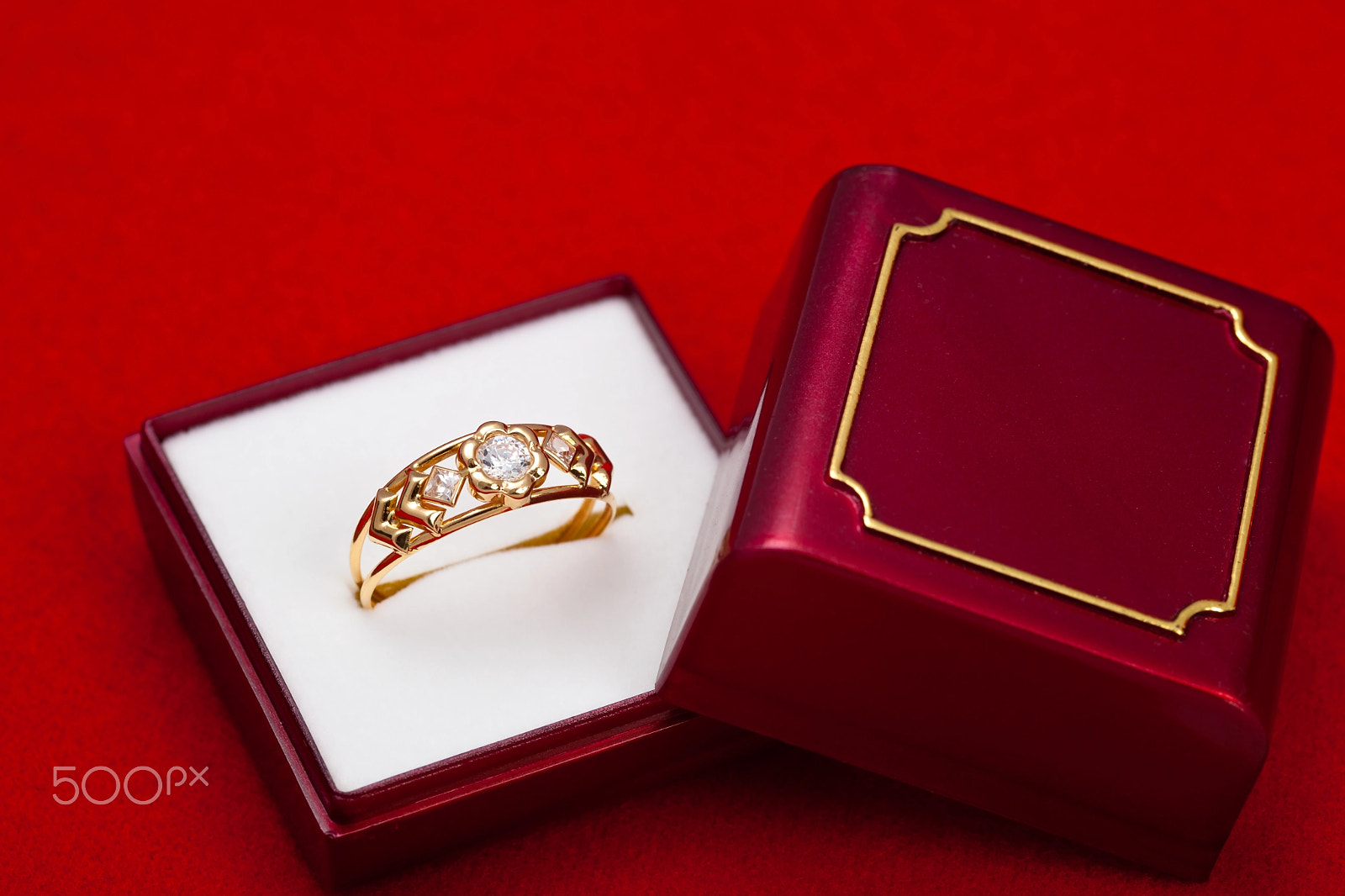 Canon EOS 5D Mark II + Sigma 105mm F2.8 EX DG Macro sample photo. Gold ring with white zirconia enchased photography