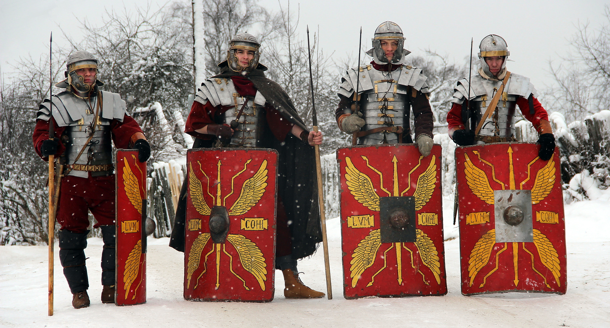 Canon EOS 650D (EOS Rebel T4i / EOS Kiss X6i) + Canon EF-S 18-135mm F3.5-5.6 IS sample photo. Roman legionnaires under snow photography