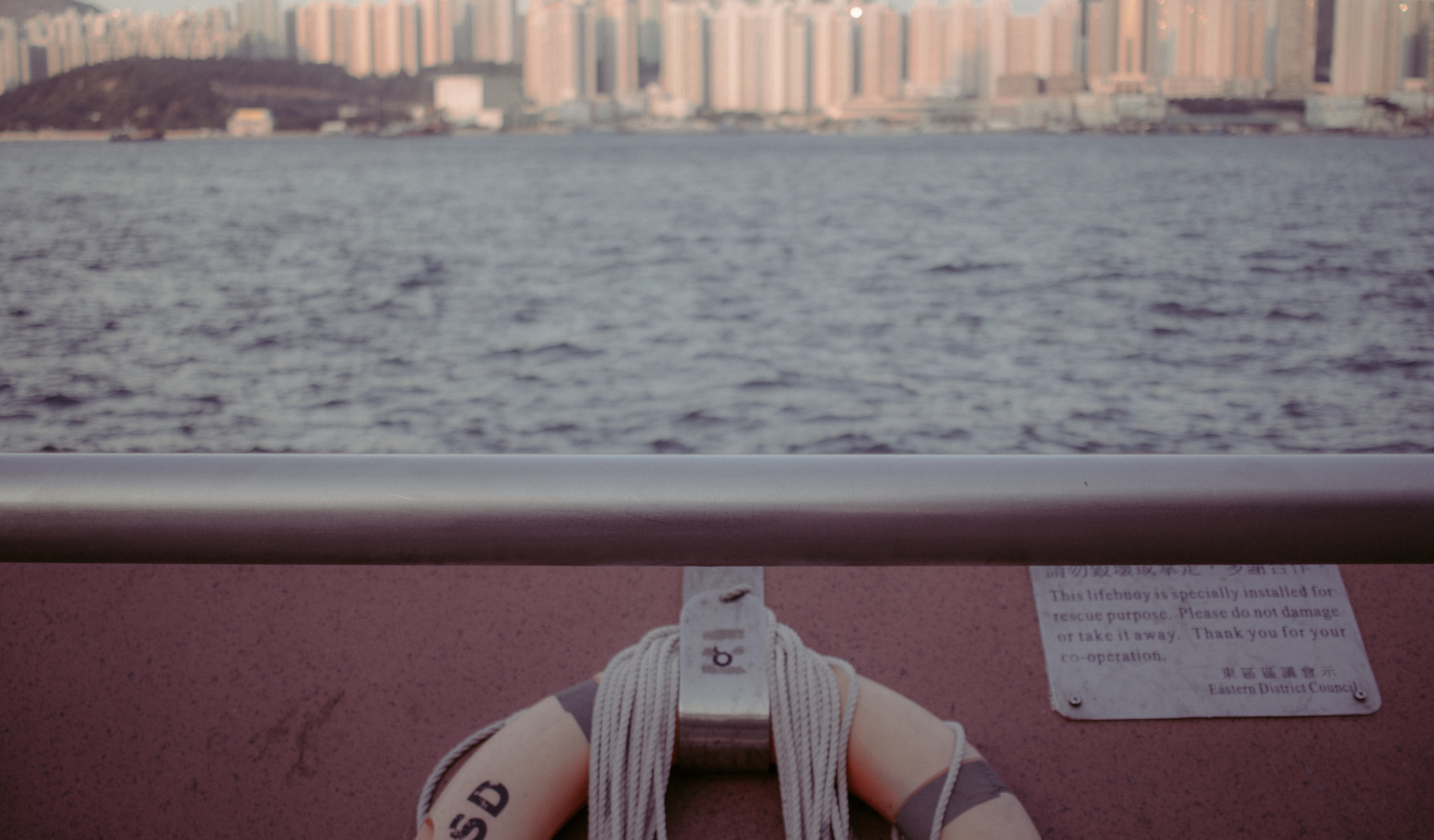 Canon EF-S 24mm F2.8 STM sample photo. 向こうには photography