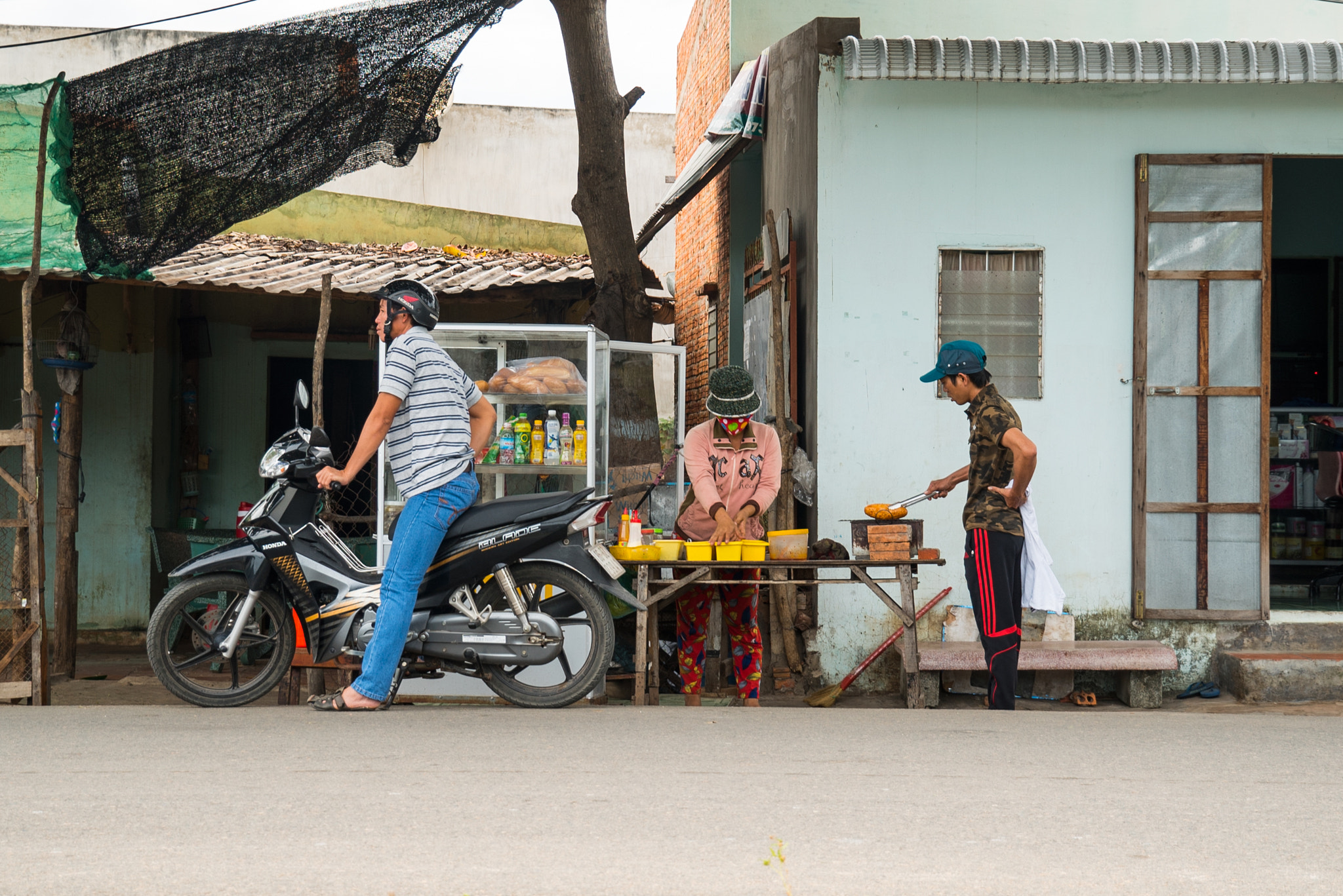 Sony E 18-200mm F3.5-6.3 OSS sample photo. Banh mi photography
