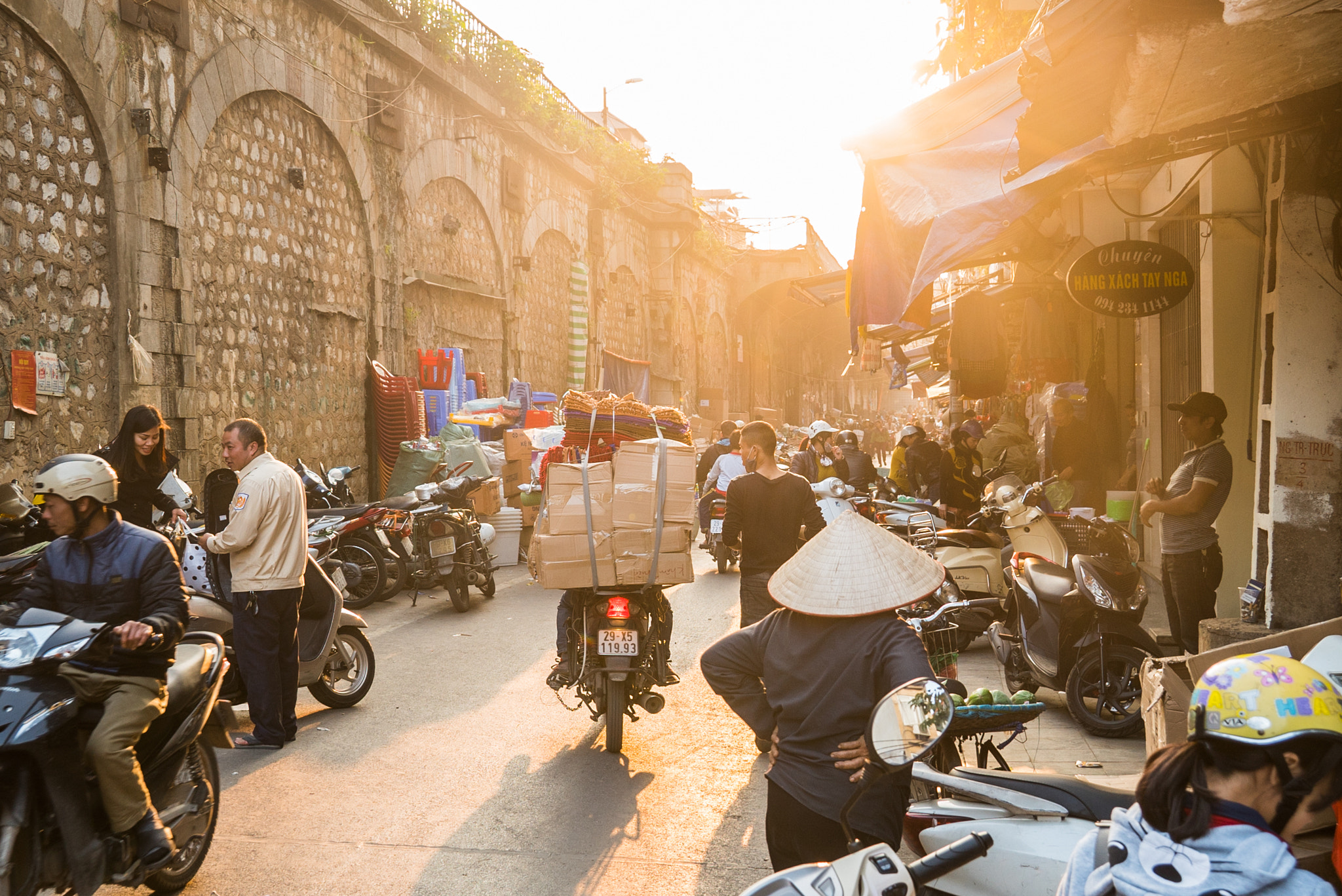 Sony E 18-200mm F3.5-6.3 OSS sample photo. Hanoi photography