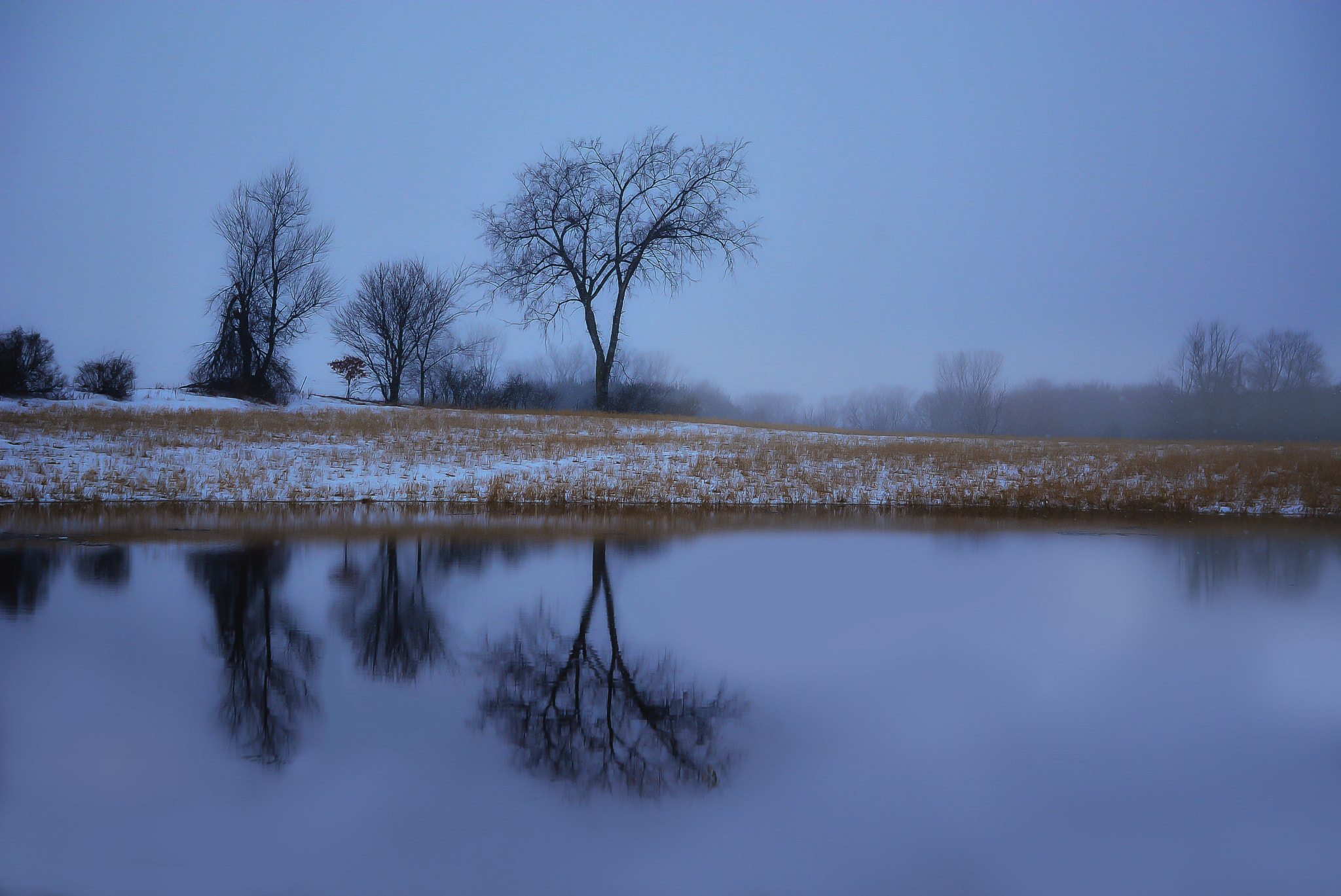 Nikon D5200 + Sigma 18-50mm F2.8-4.5 DC OS HSM sample photo. Snow melt pond photography