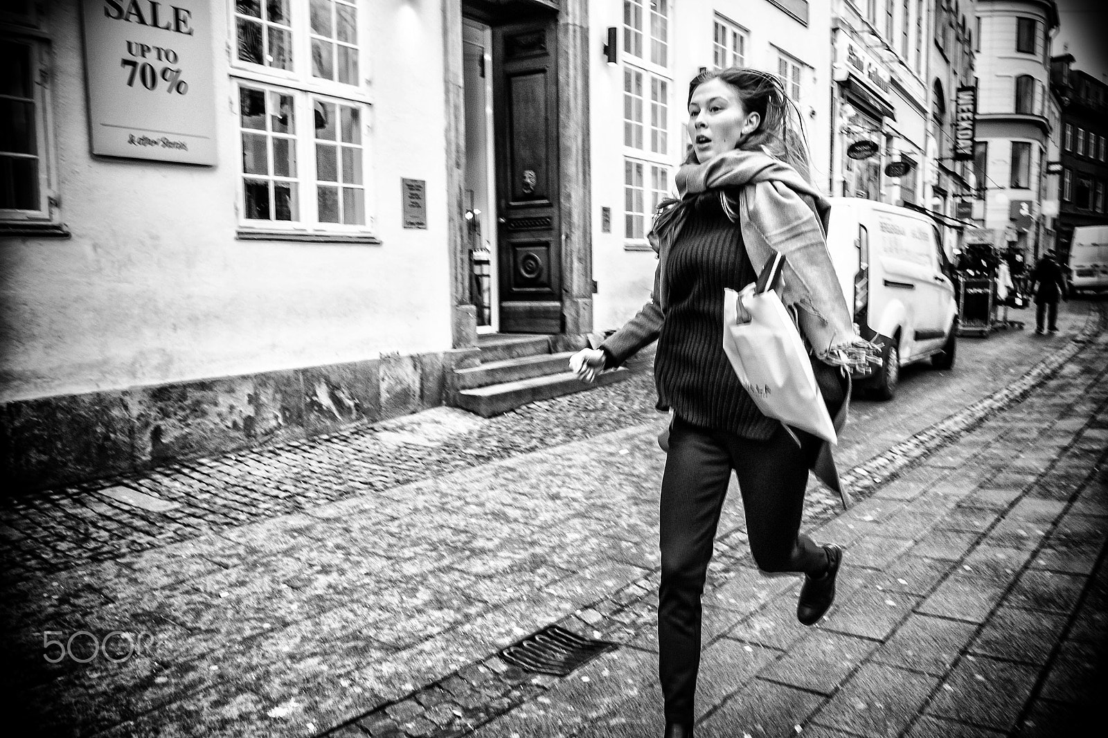 Fujifilm X-Pro2 + Fujifilm XF 18mm F2 R sample photo. In a hurry...... photography