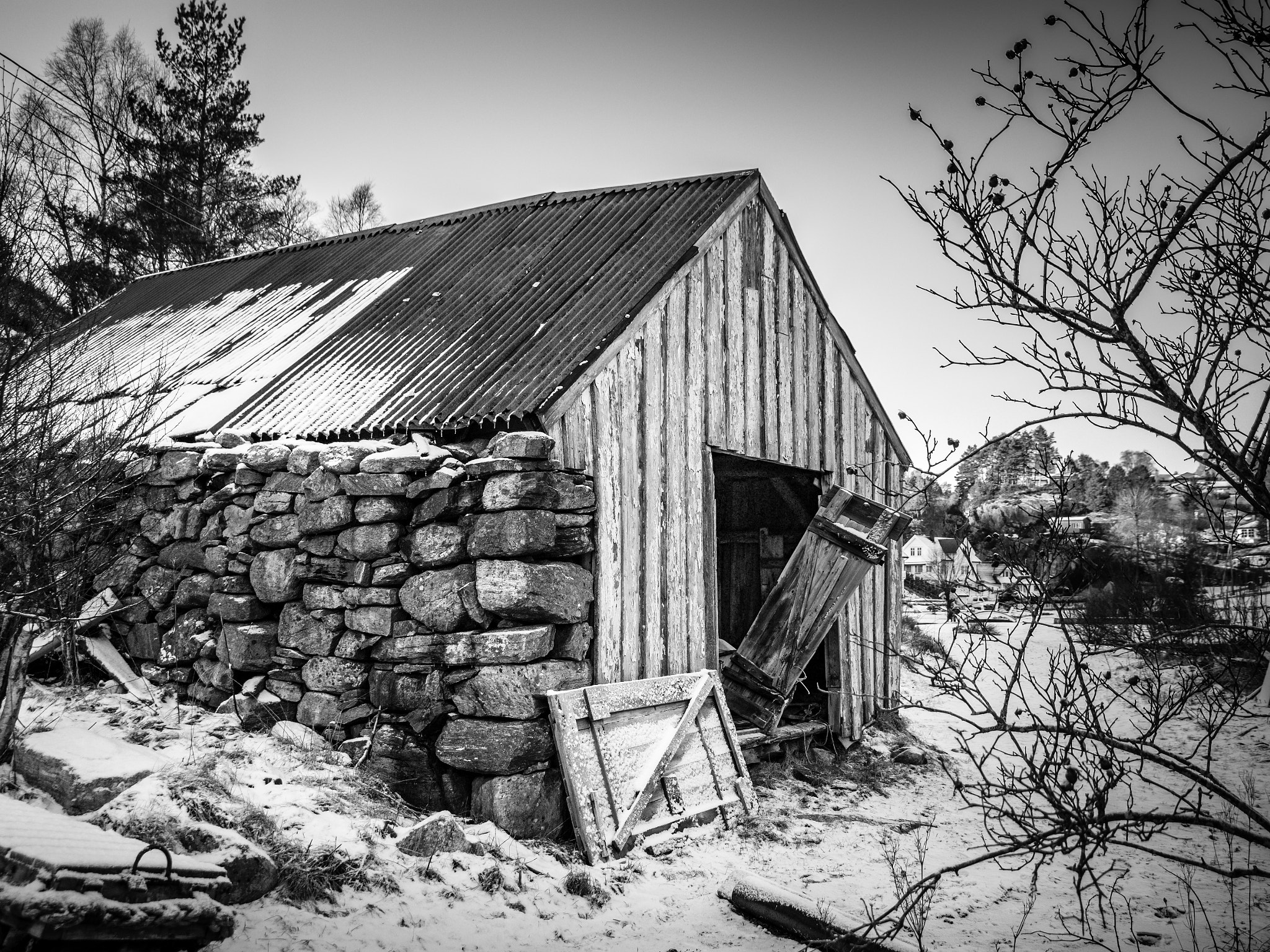 Samsung NX30 + Samsung NX 18-55mm F3.5-5.6 OIS sample photo. "abandoned boathouse" photography