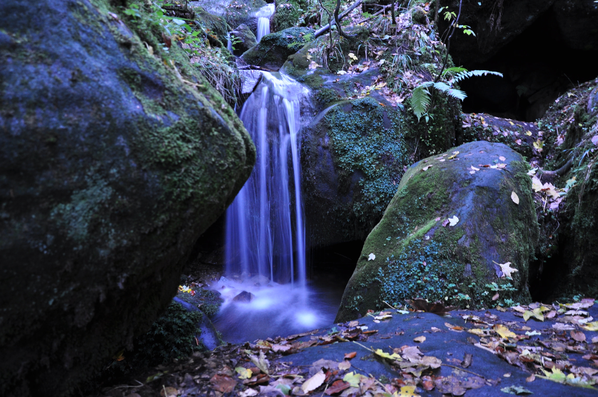 Nikon D5000 + Sigma 17-70mm F2.8-4 DC Macro OS HSM sample photo. Little waterfall  photography