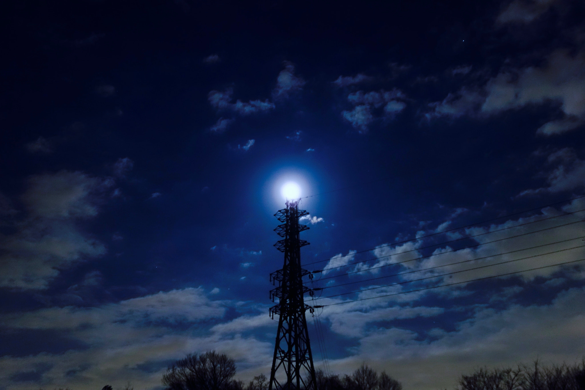 Sony Cyber-shot DSC-RX100 + Sony 28-100mm F1.8-4.9 sample photo. Moonlight photography