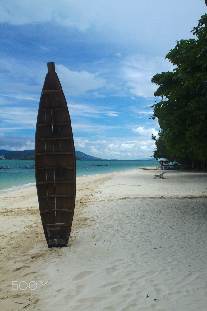 Canon EF-S 18-55mm F3.5-5.6 II sample photo. Boat on the beach, thailand photography
