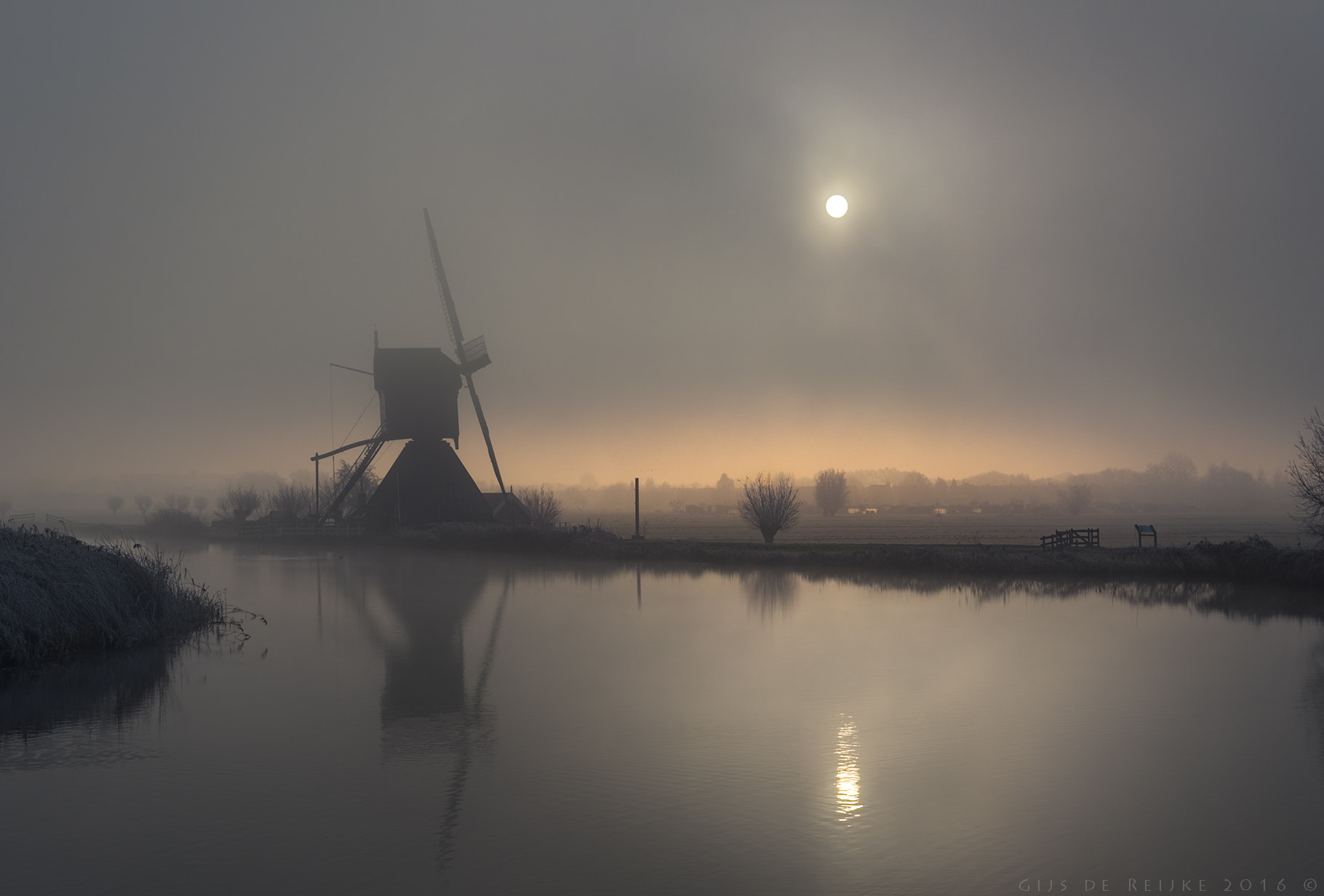AF Zoom-Nikkor 28-80mm f/3.3-5.6G sample photo. Rising fog photography