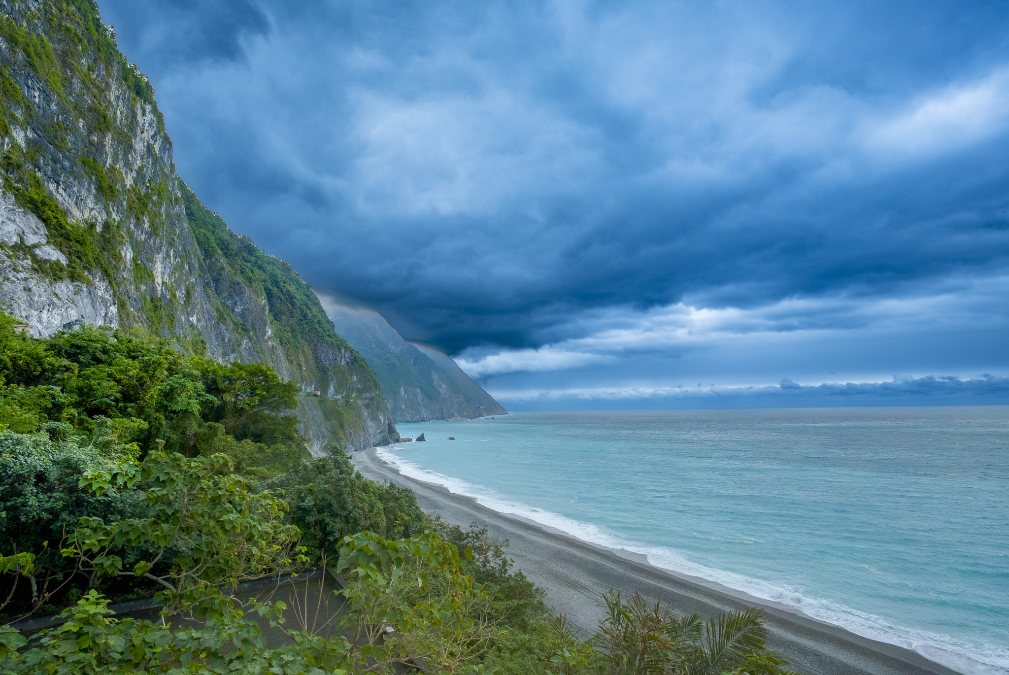 Fujifilm X-T2 + ZEISS Touit 12mm F2.8 sample photo. 清水斷崖2 photography