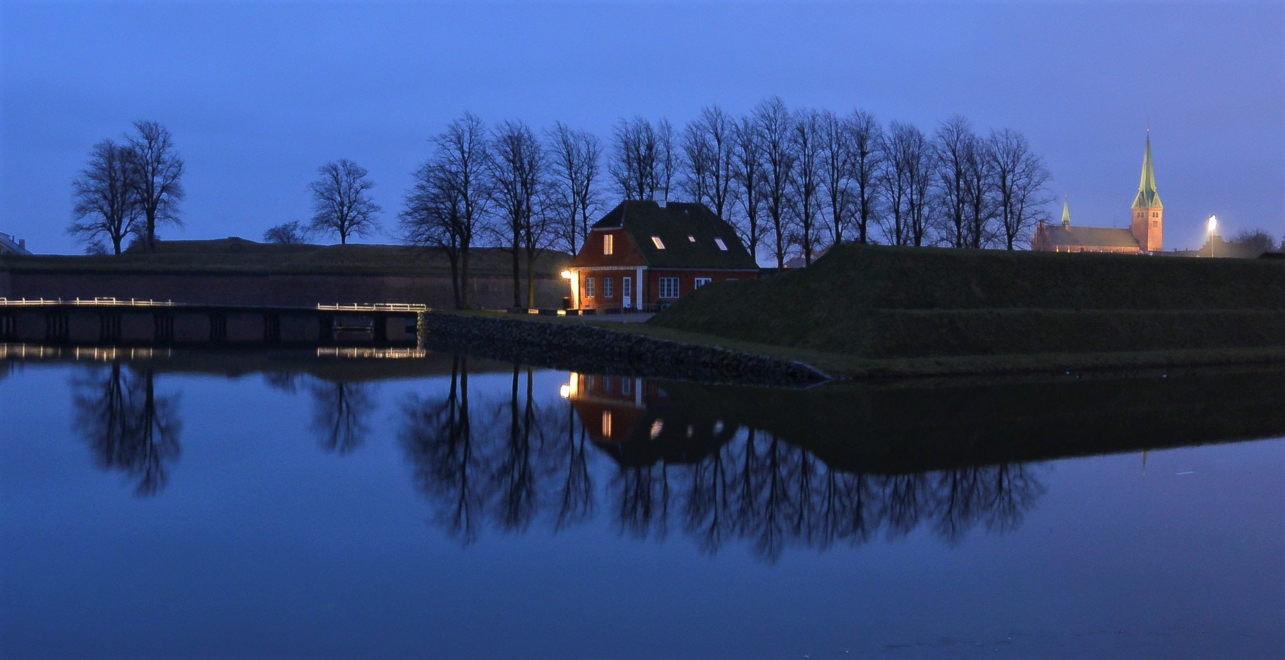 Nikon 1 Nikkor 11-27.5mm F3.5-5.6 sample photo. Reflections... photography
