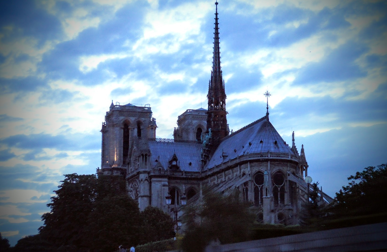 Sony SLT-A33 sample photo. Notre dame at dusk photography