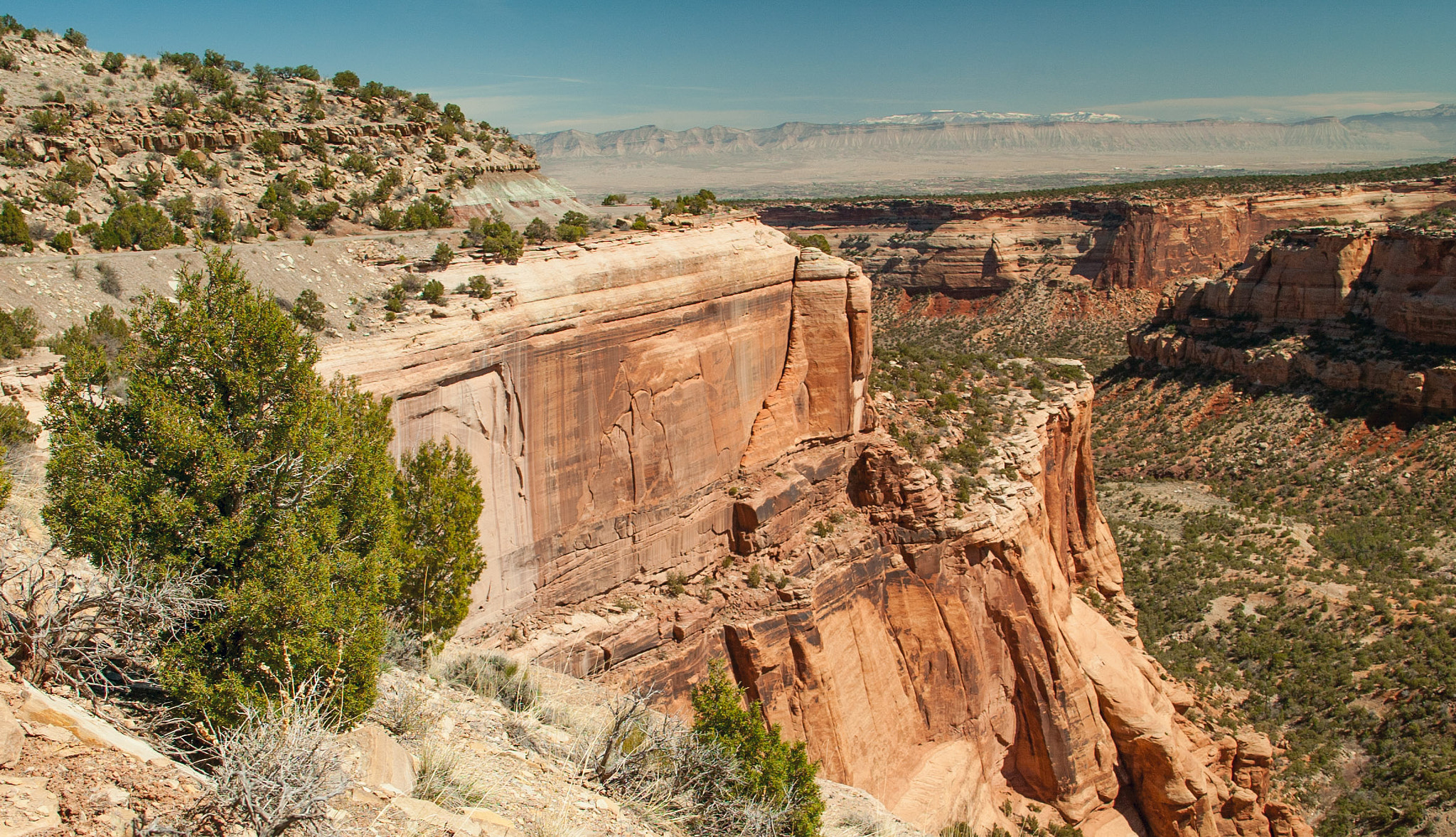 Canon EOS-1D + Canon EF 28-135mm F3.5-5.6 IS USM sample photo. Colorado monuments photography
