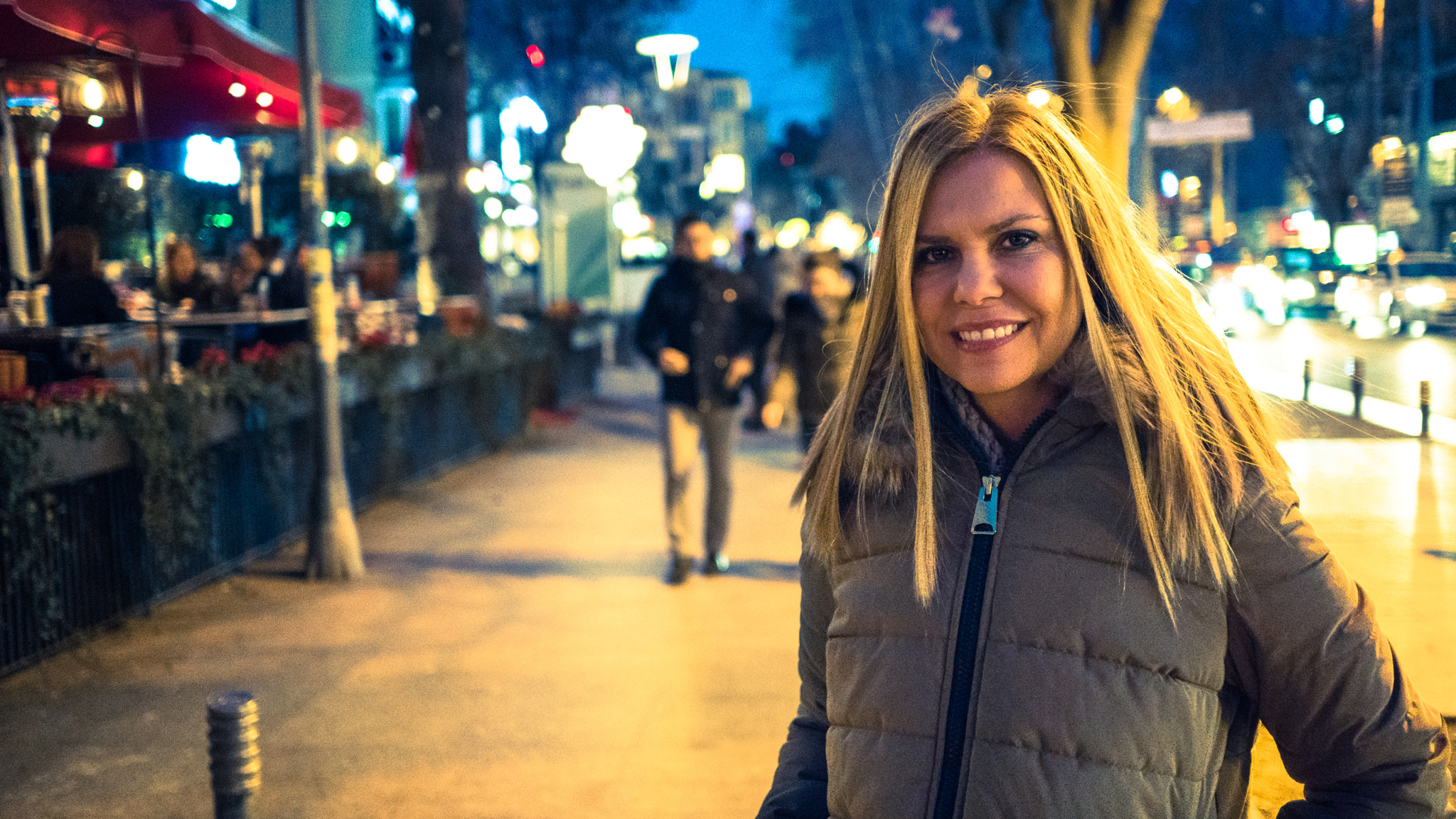 Sony a6300 + Sony Sonnar T* E 24mm F1.8 ZA sample photo. Bagdat caddesi at night photography