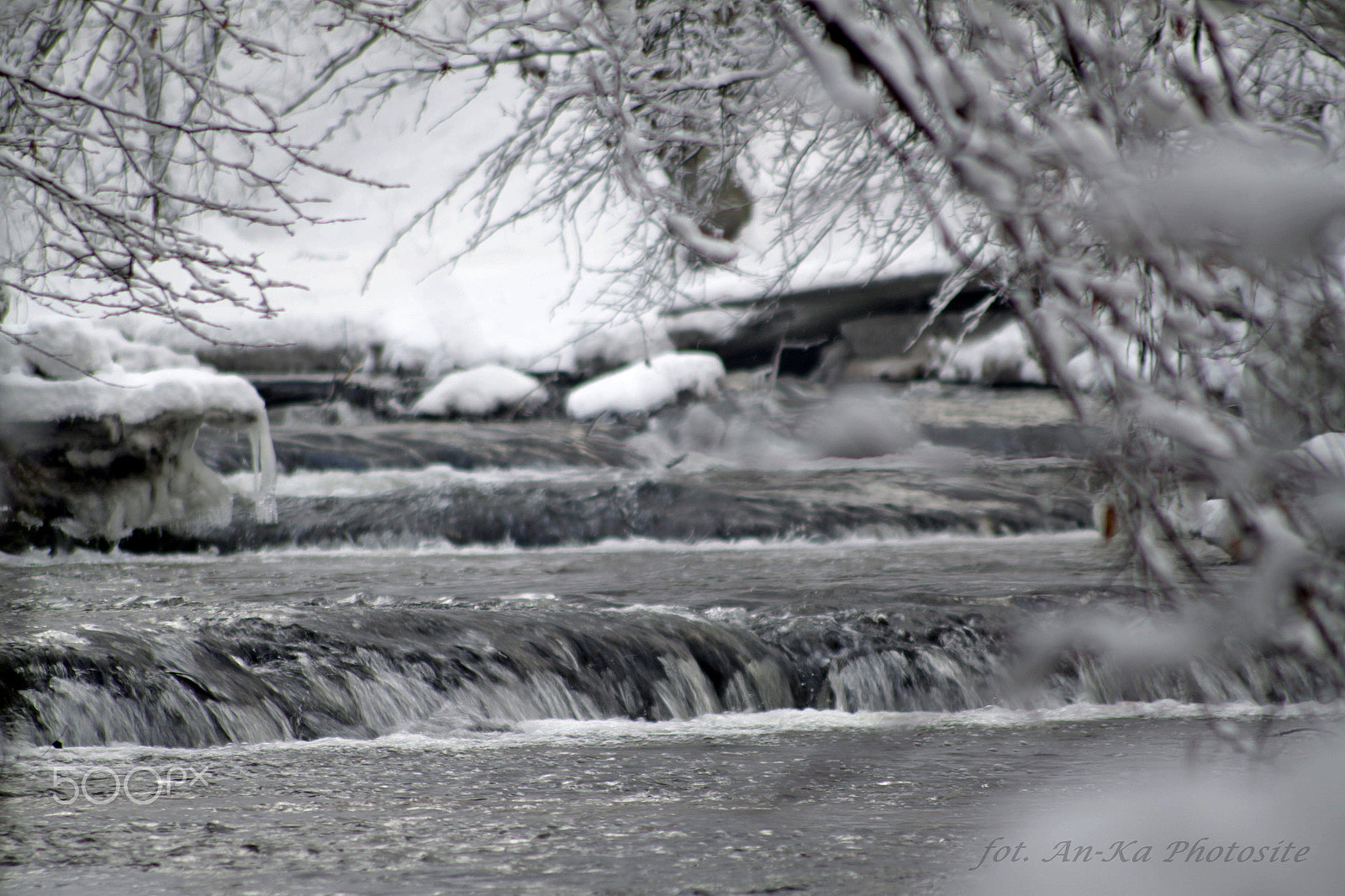Canon EOS 500D (EOS Rebel T1i / EOS Kiss X3) sample photo. Winter waterfall photography