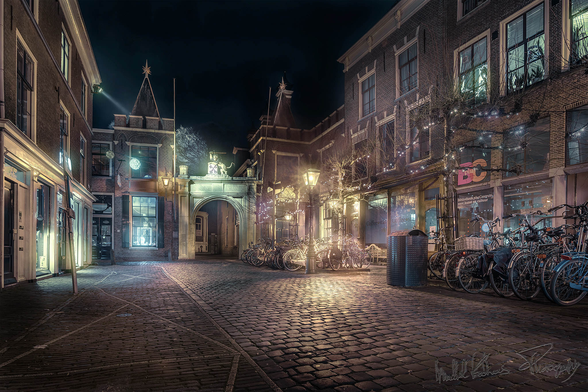 Nikon D600 + Nikon AF-S Nikkor 20mm F1.8G ED sample photo. Leiden city gate photography