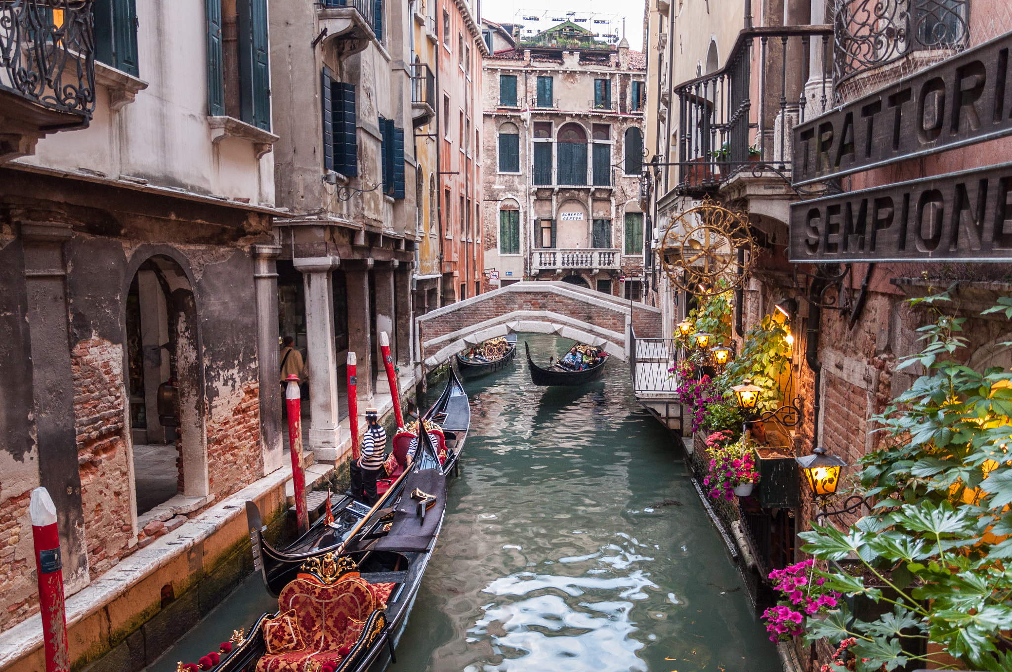 Nikon D5000 + Sigma 17-70mm F2.8-4 DC Macro OS HSM sample photo. Canal veneciano photography