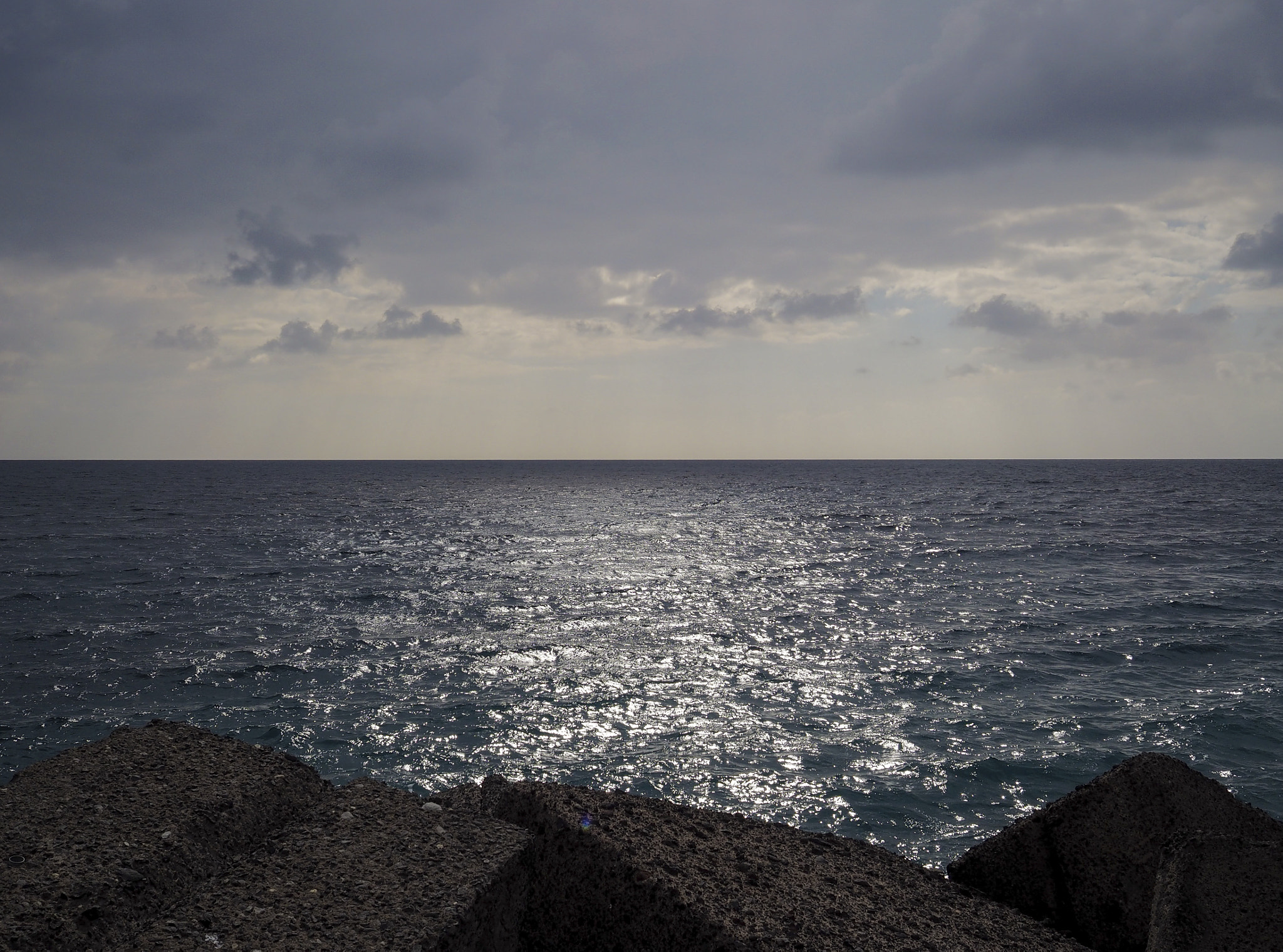 Olympus OM-D E-M10 + Olympus M.Zuiko Digital 17mm F1.8 sample photo. Playa de santiago photography