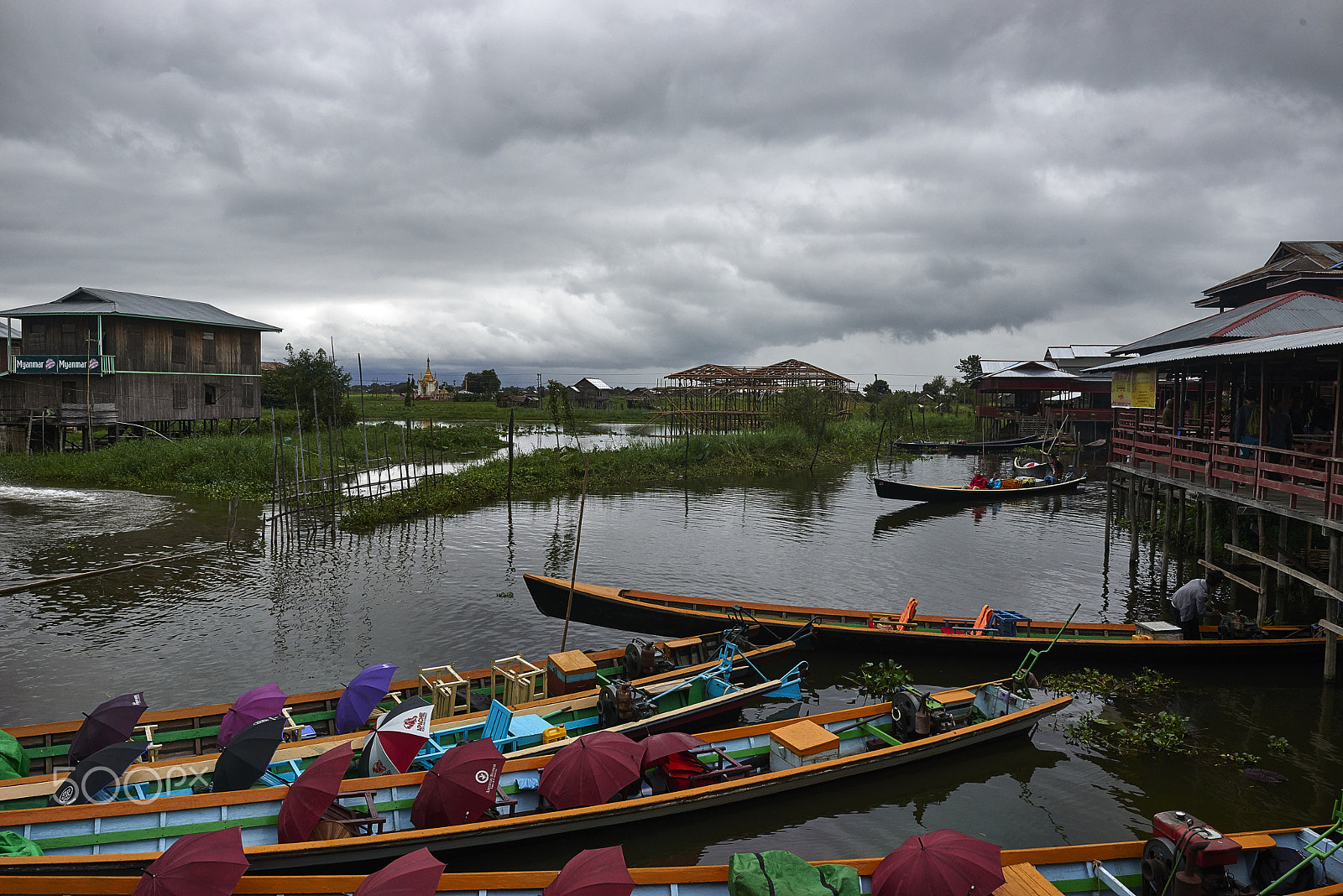 Nikon AF-S Nikkor 24-70mm F2.8G ED sample photo. Torist boats with umbrellas photography