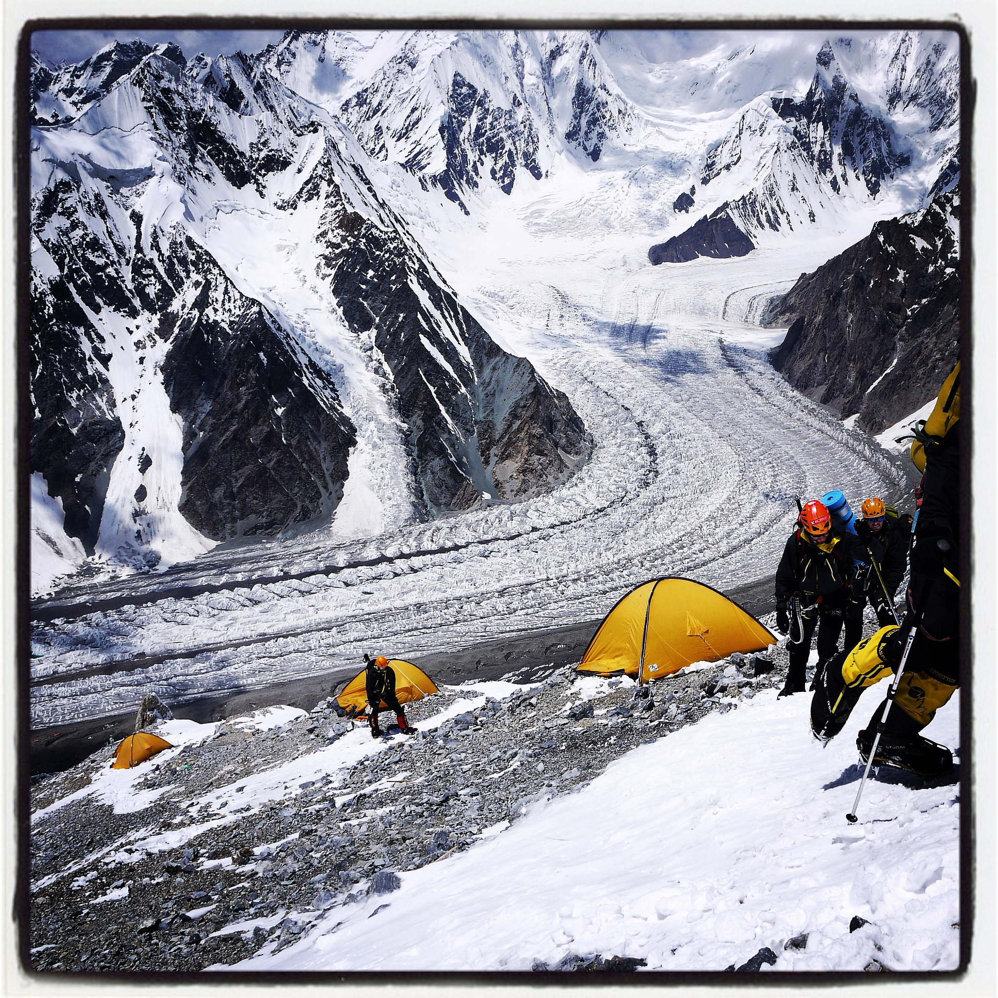 Panasonic Lumix DMC-G2 + Panasonic Lumix G Vario 14-42mm F3.5-5.6 ASPH OIS sample photo. Climbing on broad peak pakistan photography