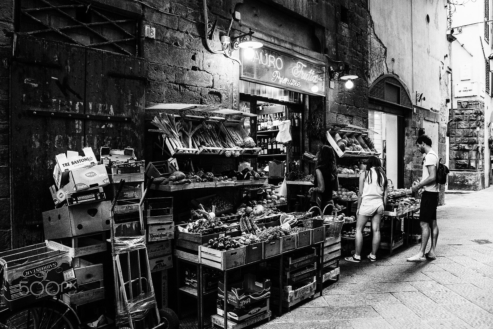 Canon EOS 60D sample photo. A greengrocer's in florence photography