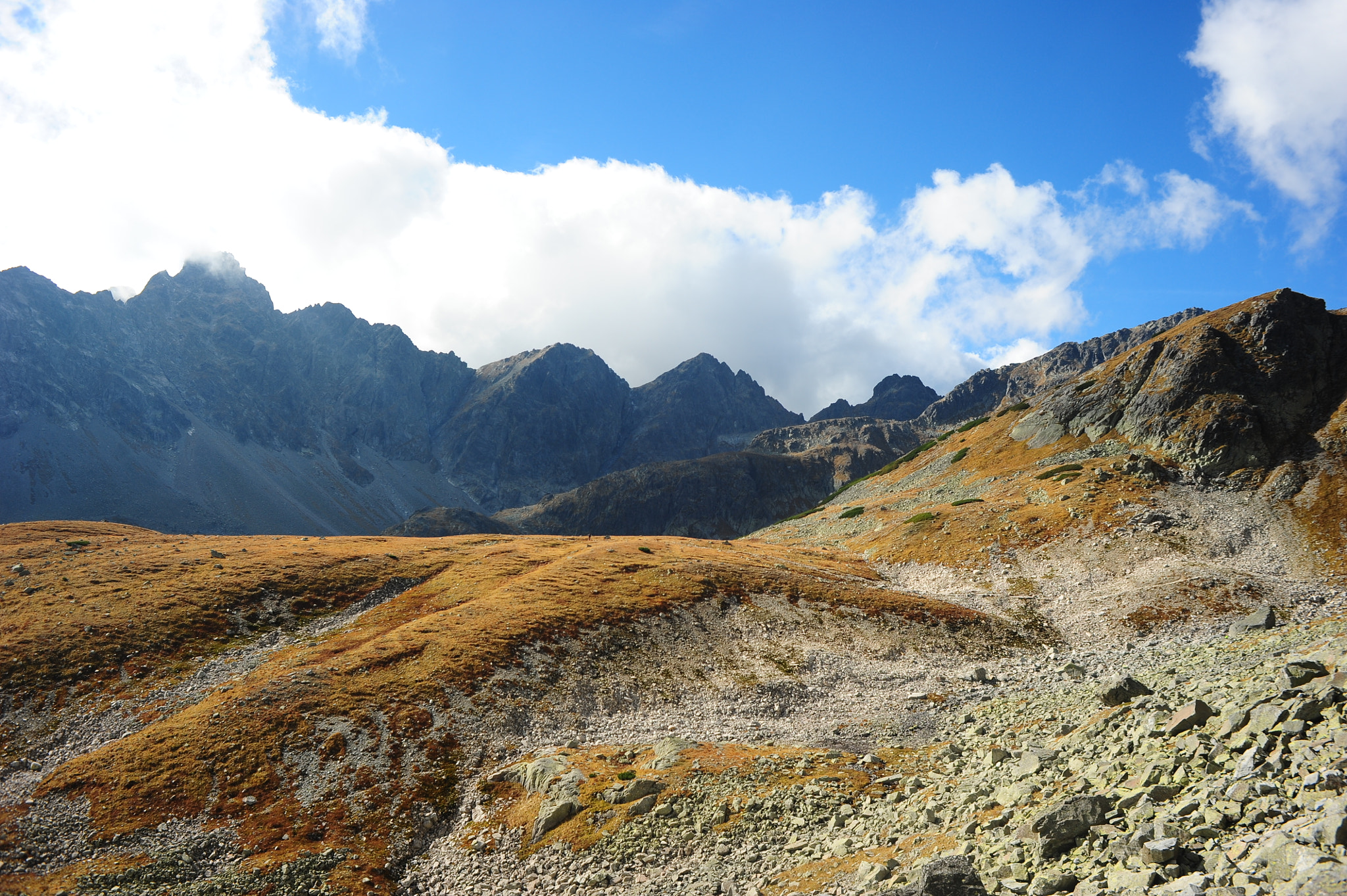 Nikon D700 + AF Nikkor 28mm f/2.8 sample photo. Valley photography