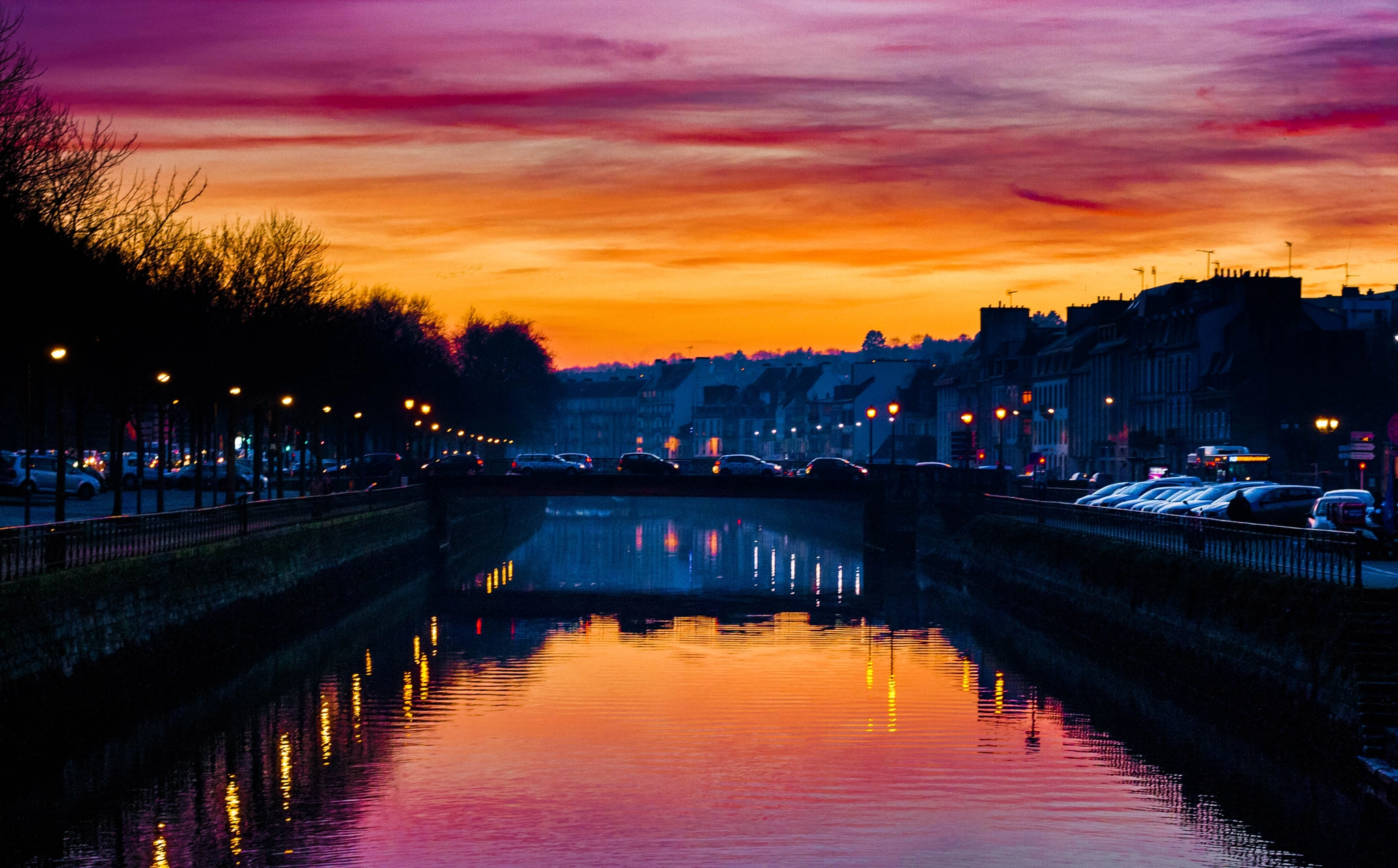 Canon EOS 400D (EOS Digital Rebel XTi / EOS Kiss Digital X) sample photo. Colorful sunset in quimper, france photography