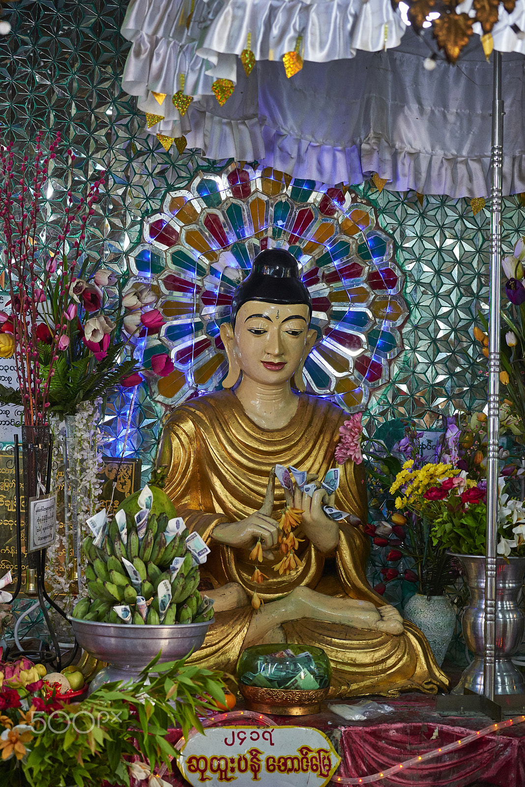 Nikon AF-S Nikkor 70-200mm F4G ED VR sample photo. Colourful buddha statue photography