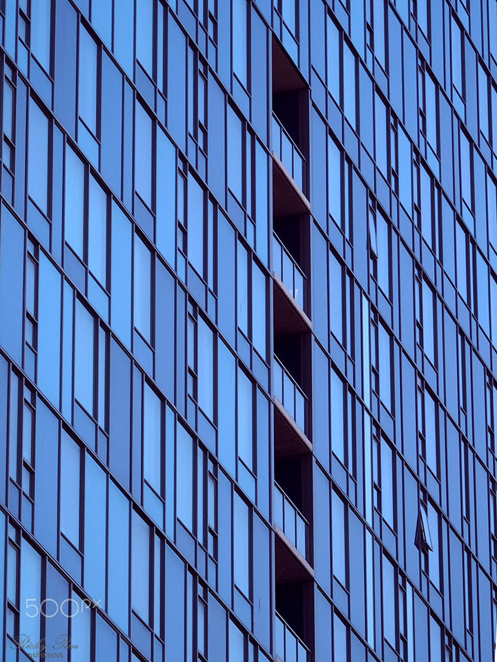 Olympus OM-D E-M5 II sample photo. Wall photography
