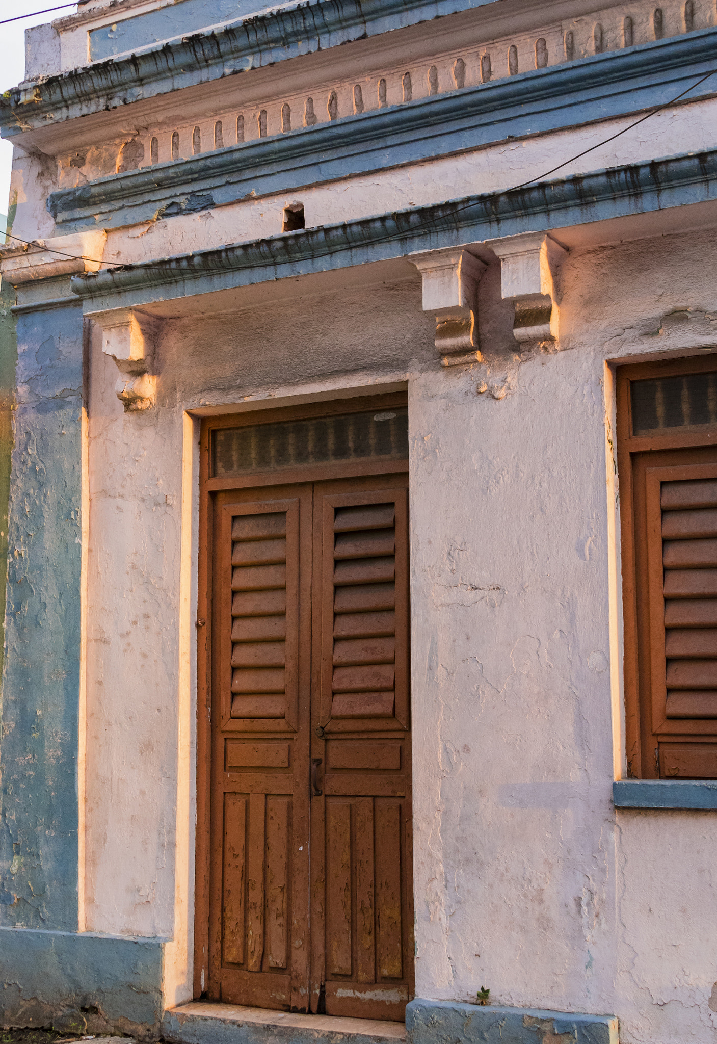 Canon EF 28-135mm F3.5-5.6 IS USM sample photo. Old door photography