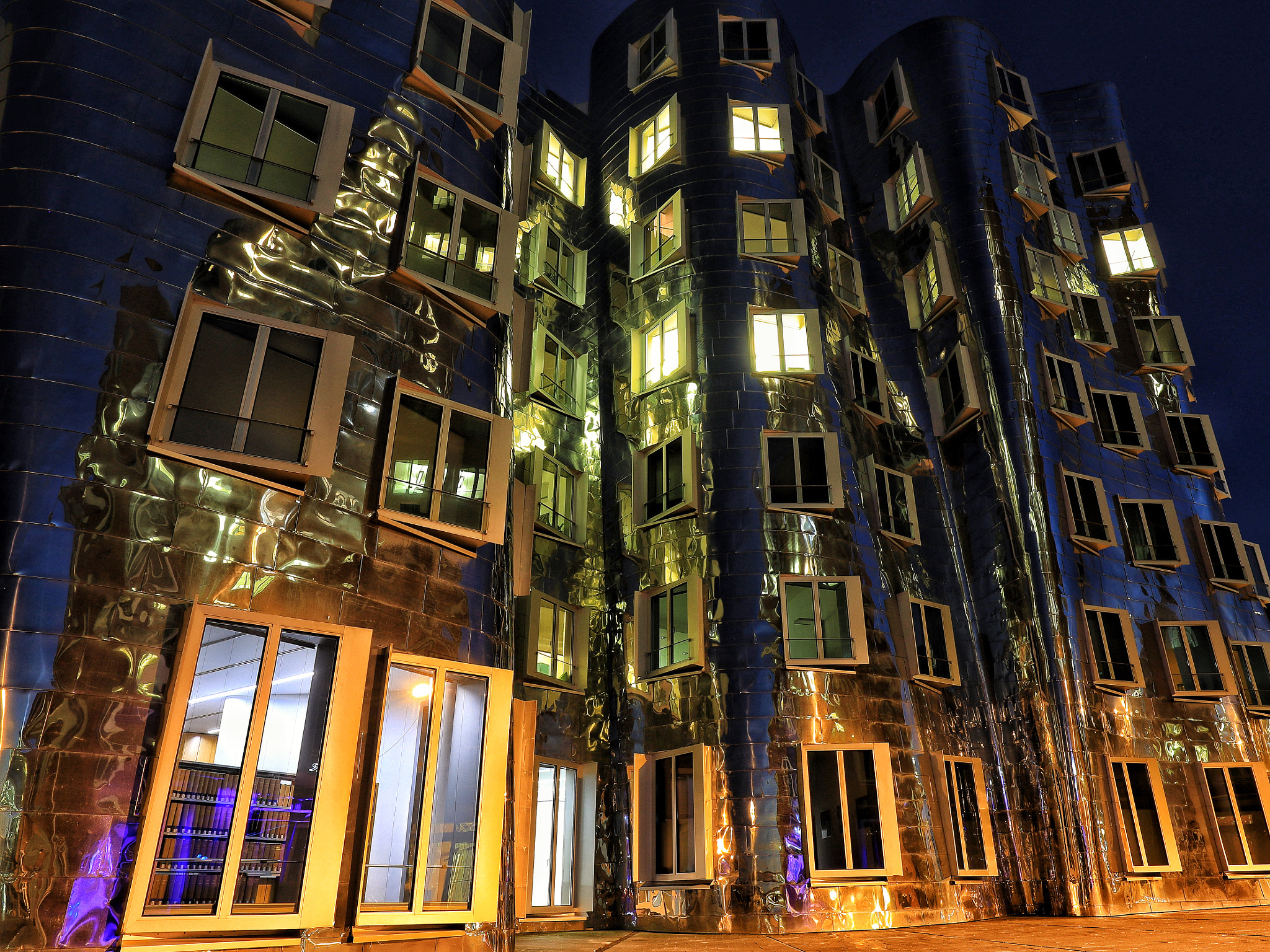 Canon EF 16-35mm F4L IS USM sample photo. Gehry building düsseldorf photography