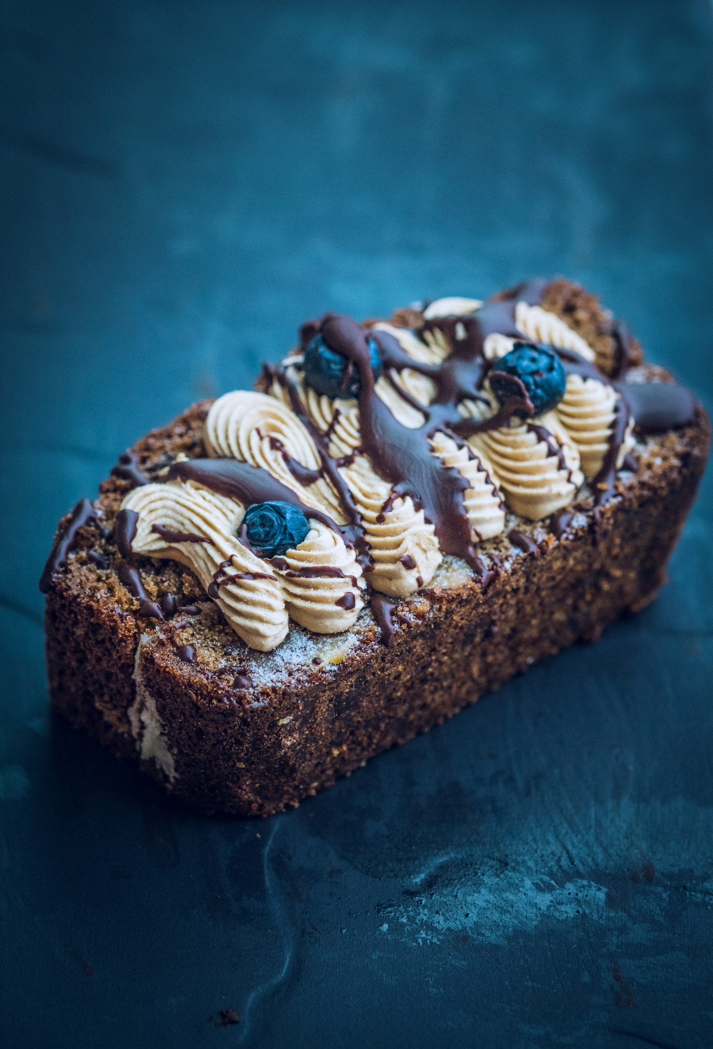 Fujifilm X-T2 + Fujifilm XF 60mm F2.4 R Macro sample photo. Blueberry cake photography