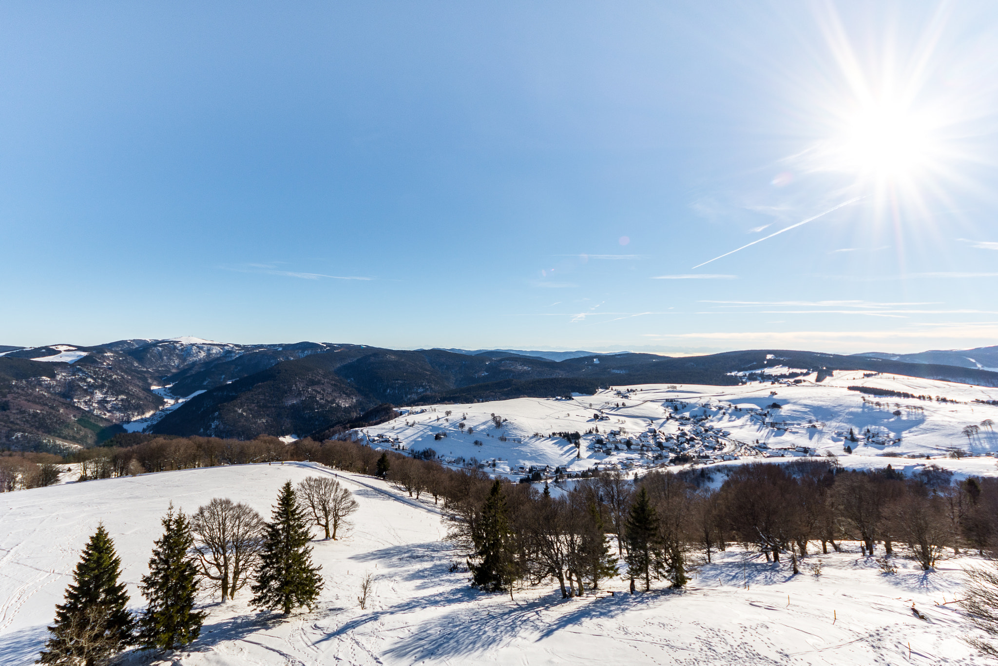 Sigma 8-16mm F4.5-5.6 DC HSM sample photo. Sun above snow photography