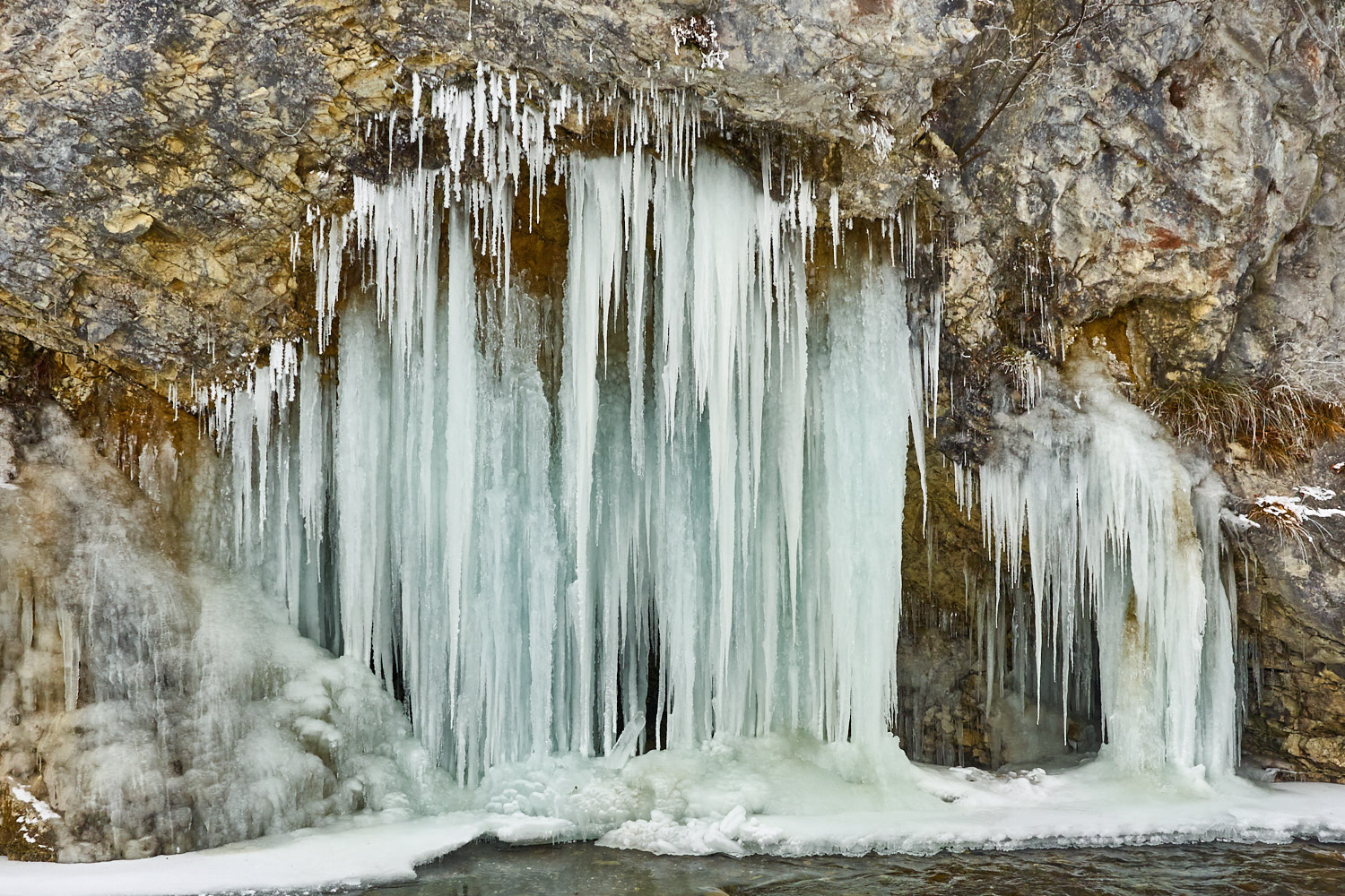 Olympus M.ZUIKO DIGITAL ED 12-40mm 1:2.8 sample photo. Icicles photography
