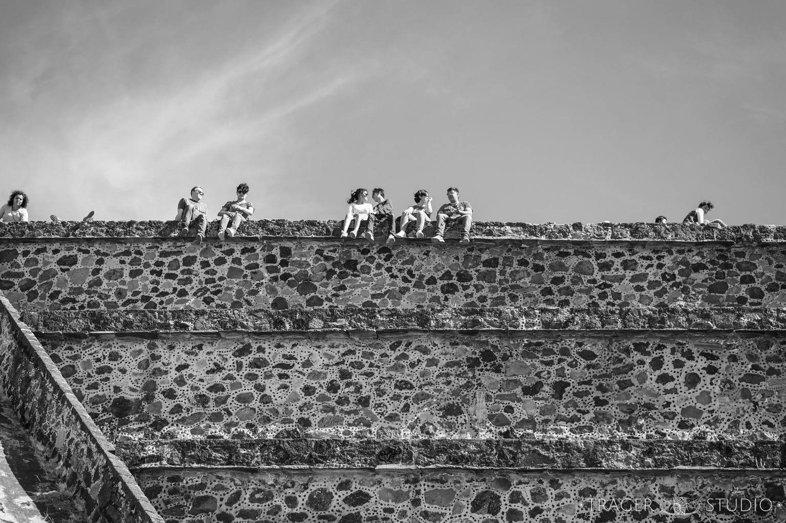Sony Alpha NEX-5R + E 50mm F1.8 OSS sample photo. On the edge at teotihuacan photography