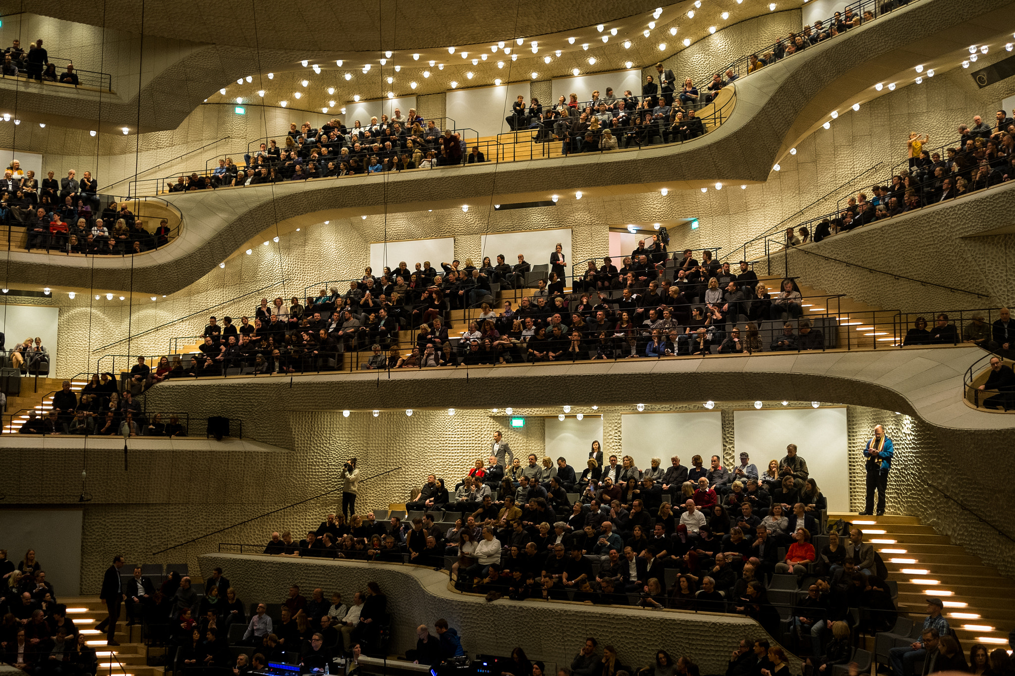 Fujifilm X-E1 + Fujifilm XF 27mm F2.8 sample photo. Inside the temple photography