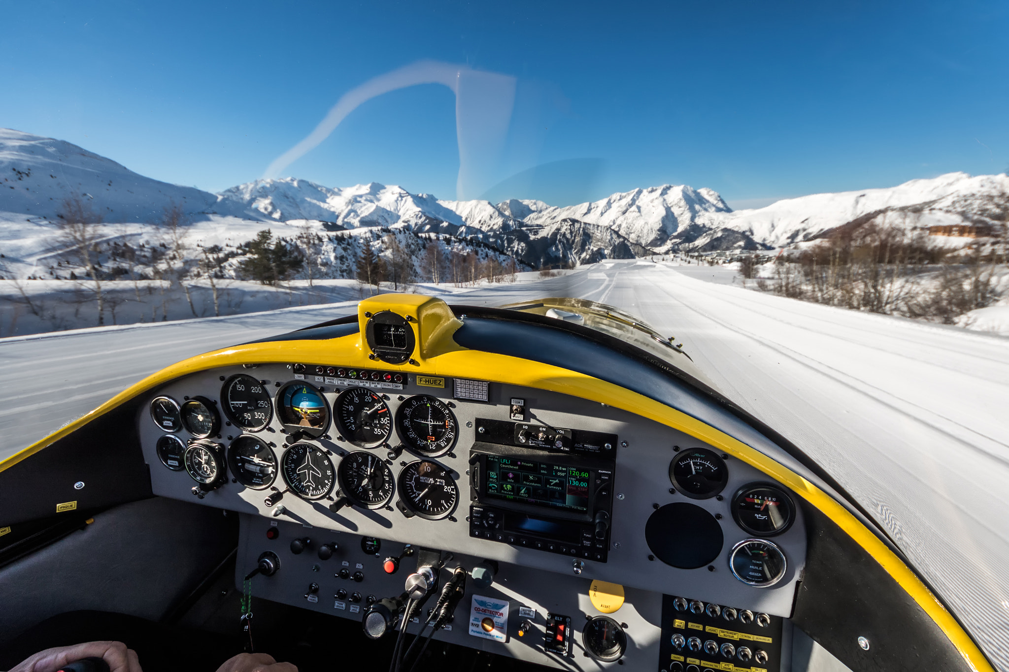 Sigma 8-16mm F4.5-5.6 DC HSM sample photo. Alpe d'huez take off photography