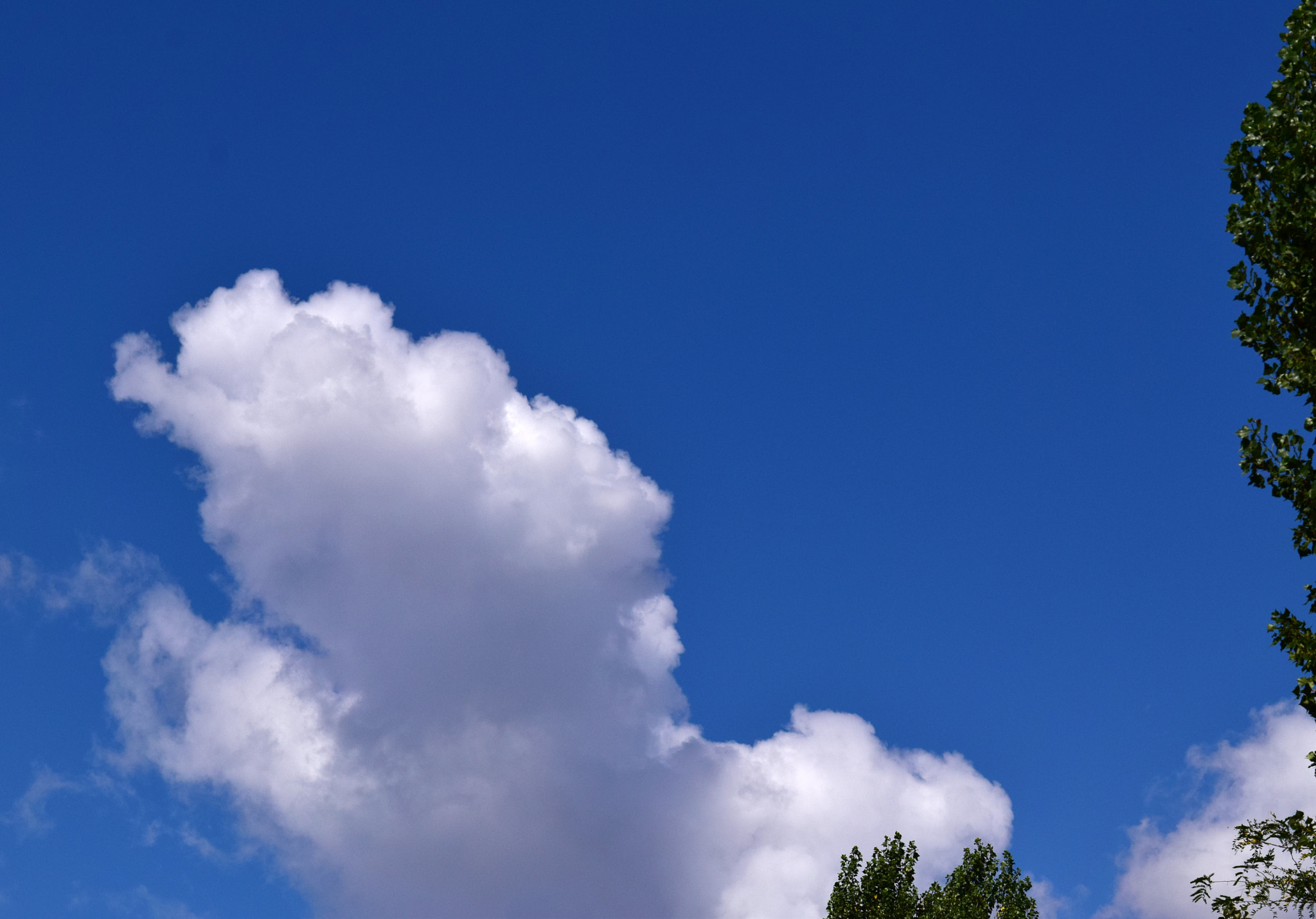Nikon AF-S DX Micro-Nikkor 85mm F3.5G ED VR sample photo. Clouds photography