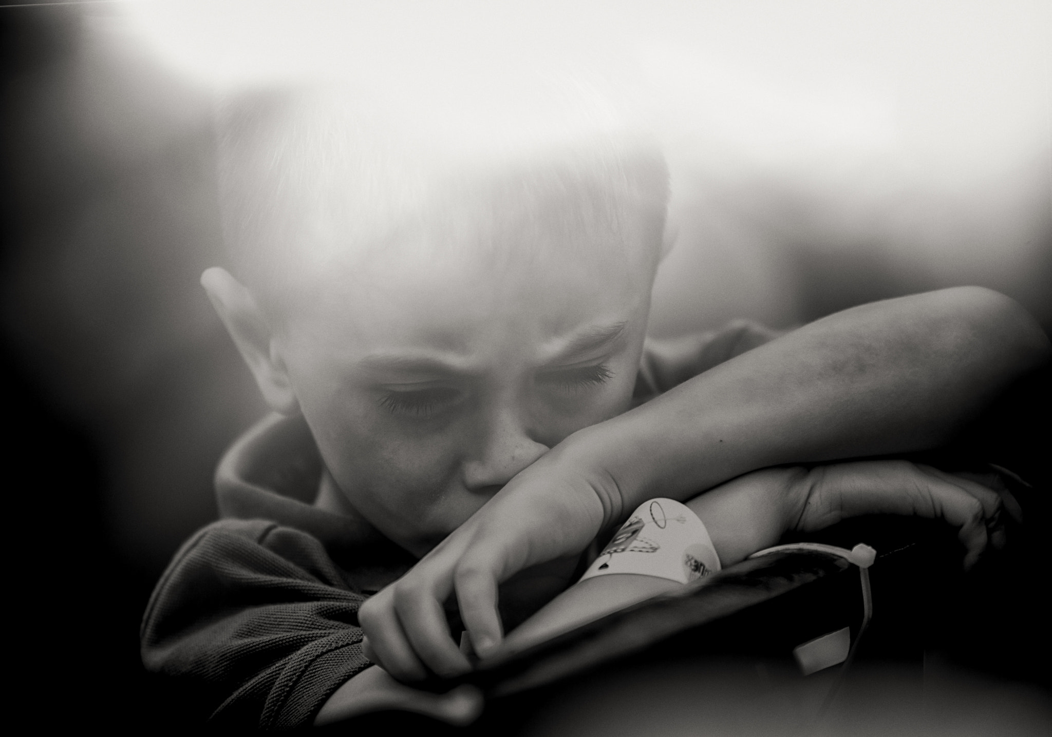 Summicron-M 1:2/50 sample photo. Adults thoughts photography