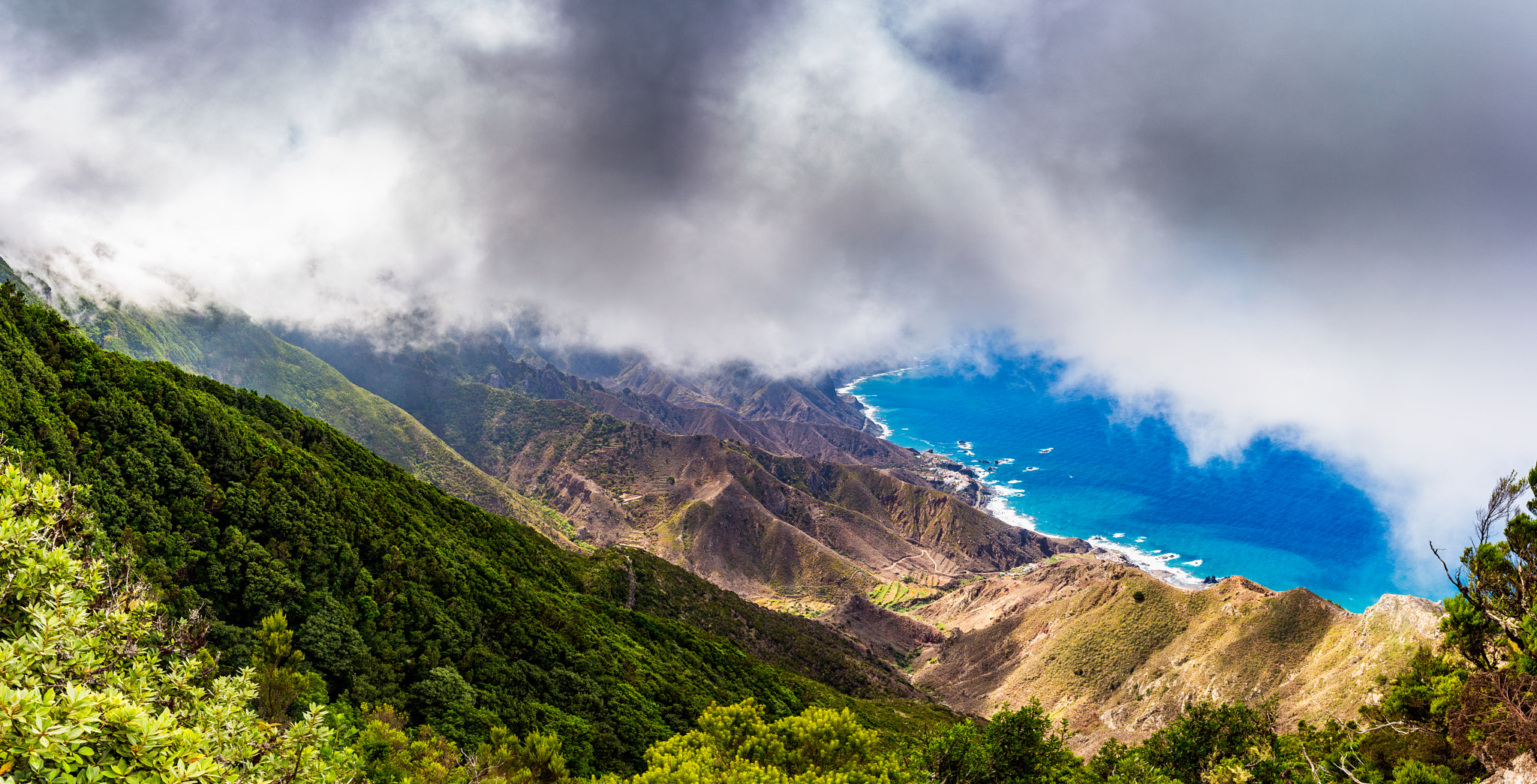 Canon EF 16-35mm F4L IS USM sample photo. Clouds invasion photography
