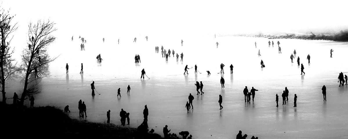Sony a6000 + Sony FE 90mm F2.8 Macro G OSS sample photo. Skating on the danube photography