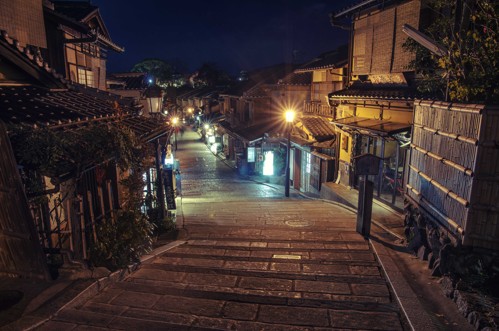 Pentax smc DA* 16-50mm F2.8 ED AL (IF) SDM sample photo. Kyoto streets by night photography