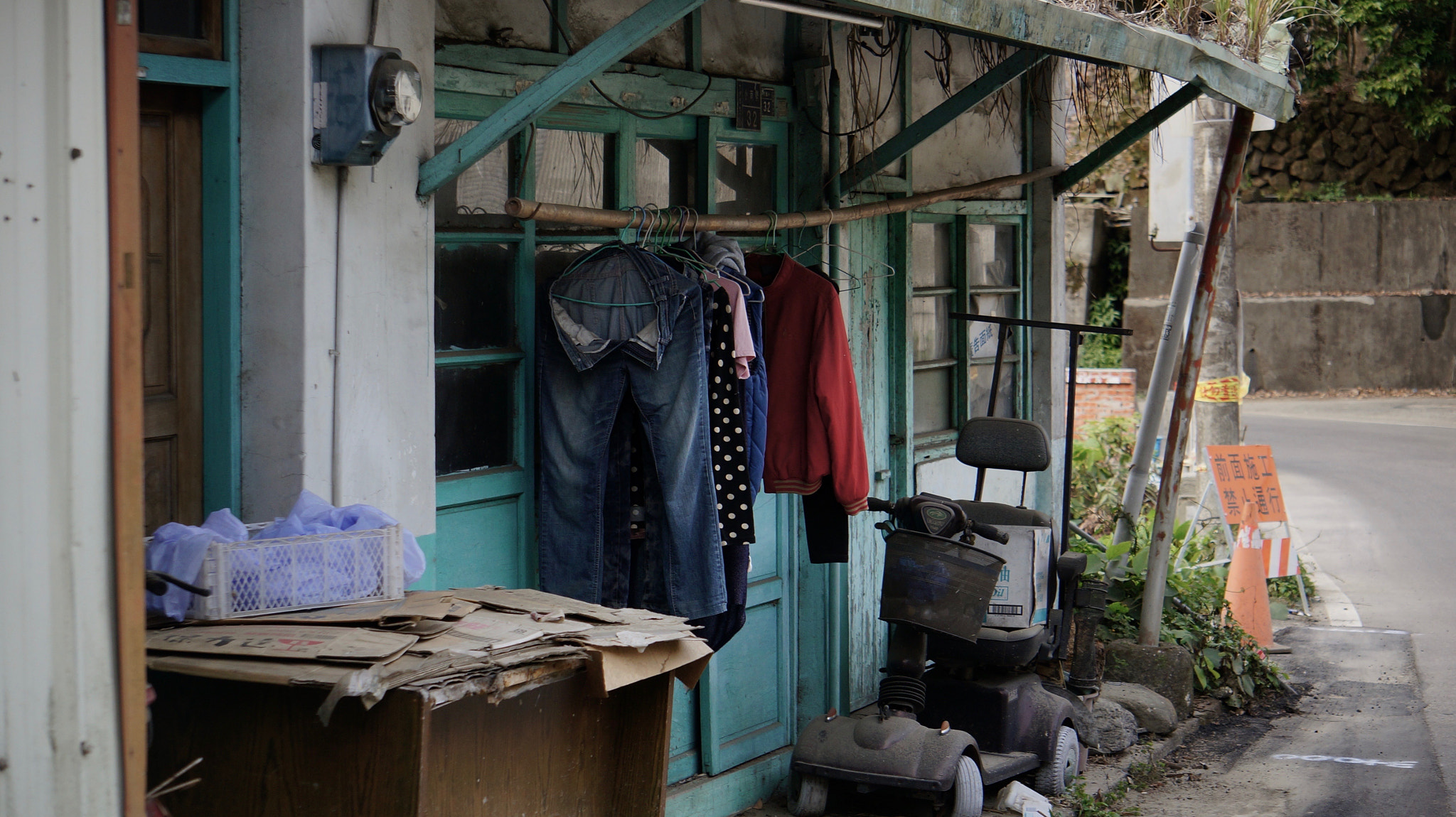 Sony E 55-210mm F4.5-6.3 OSS sample photo. Hanging clothes photography